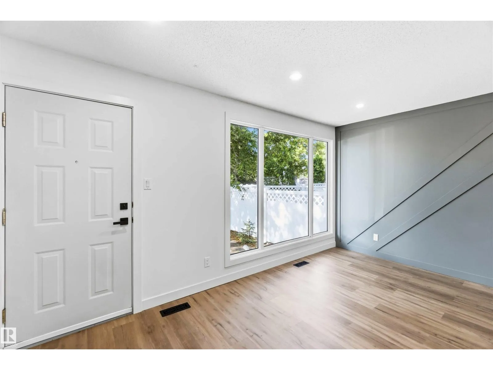 350 CLAREVIEW RD NW