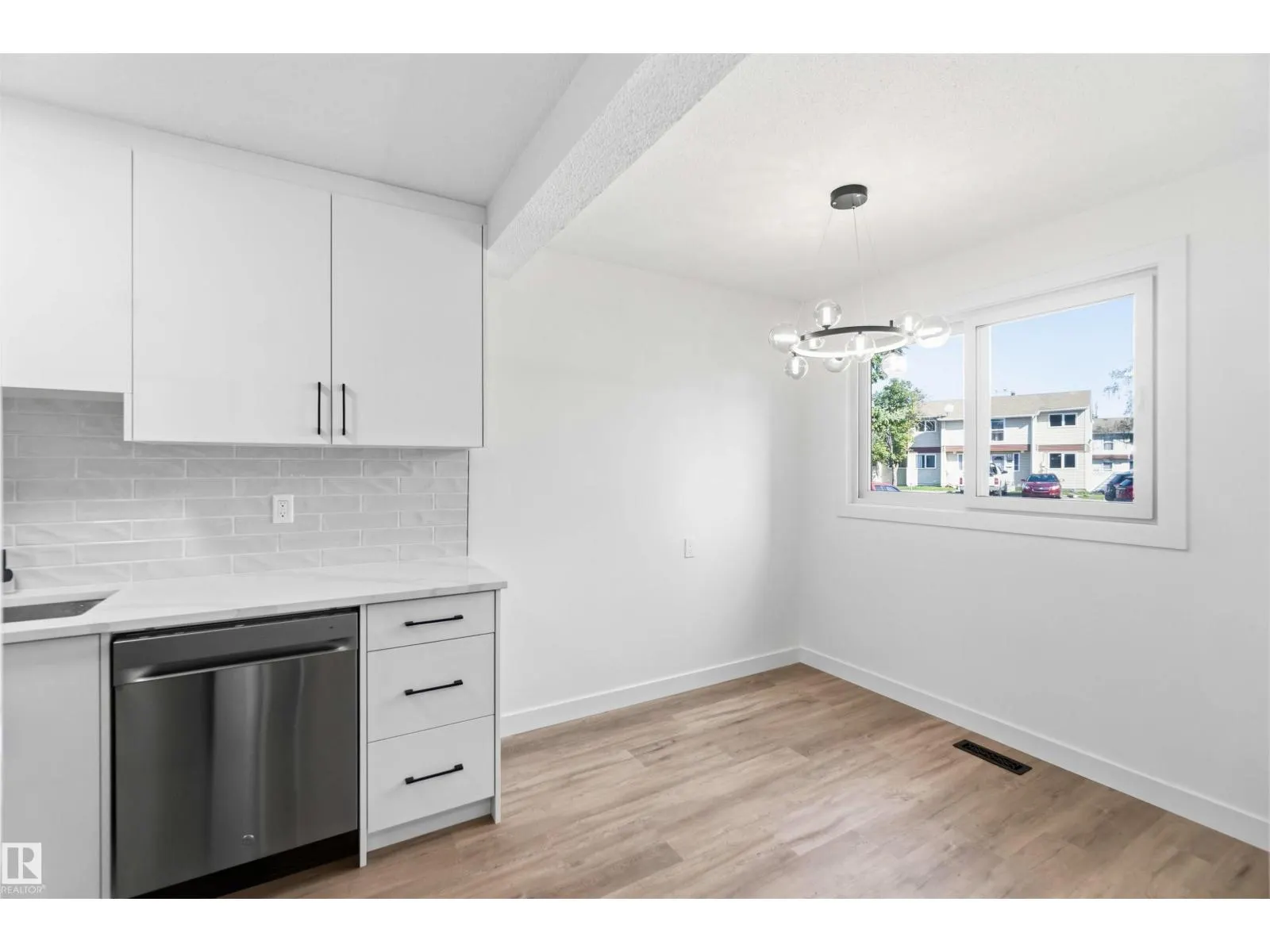 350 CLAREVIEW RD NW