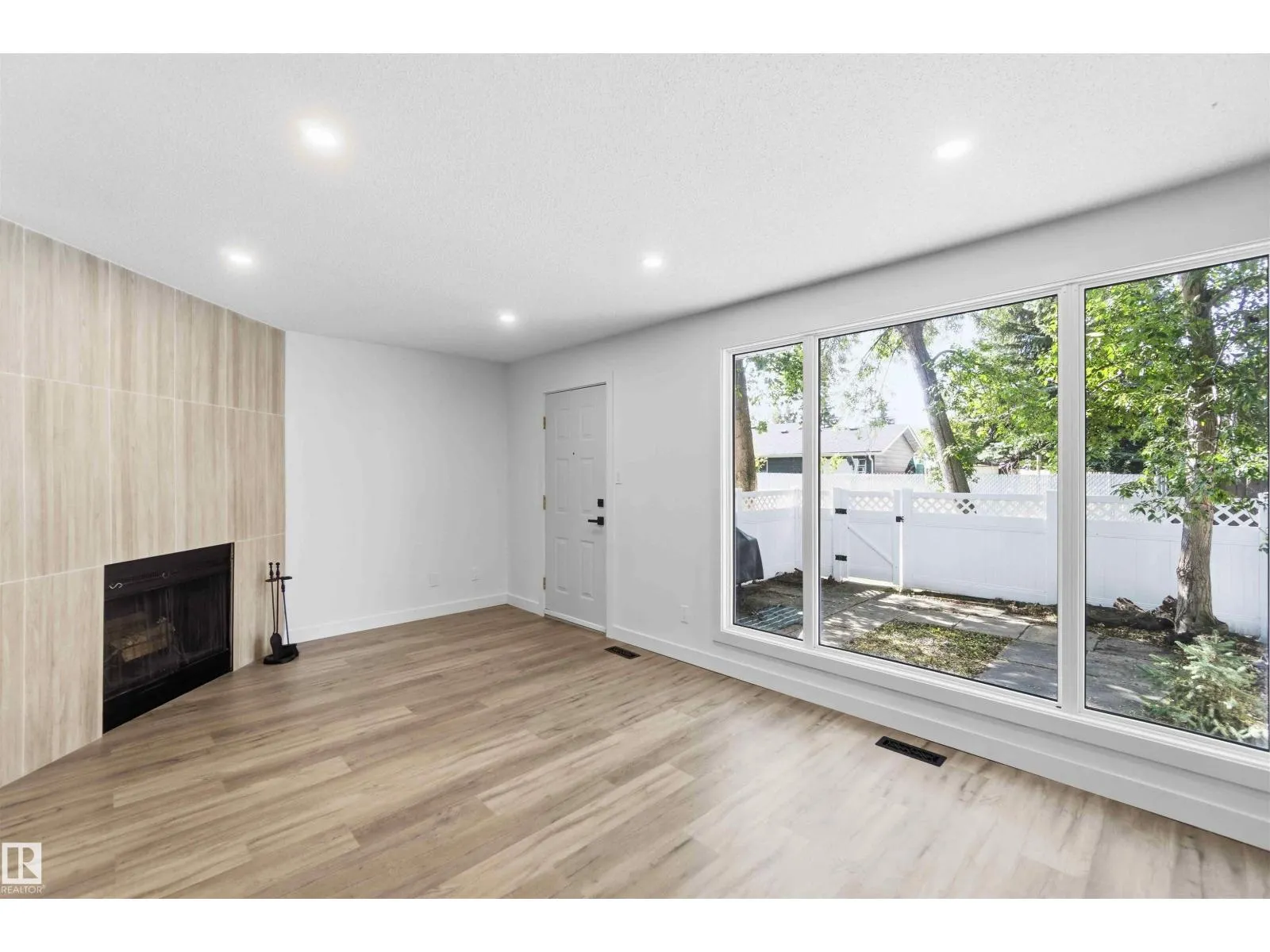 350 CLAREVIEW RD NW
