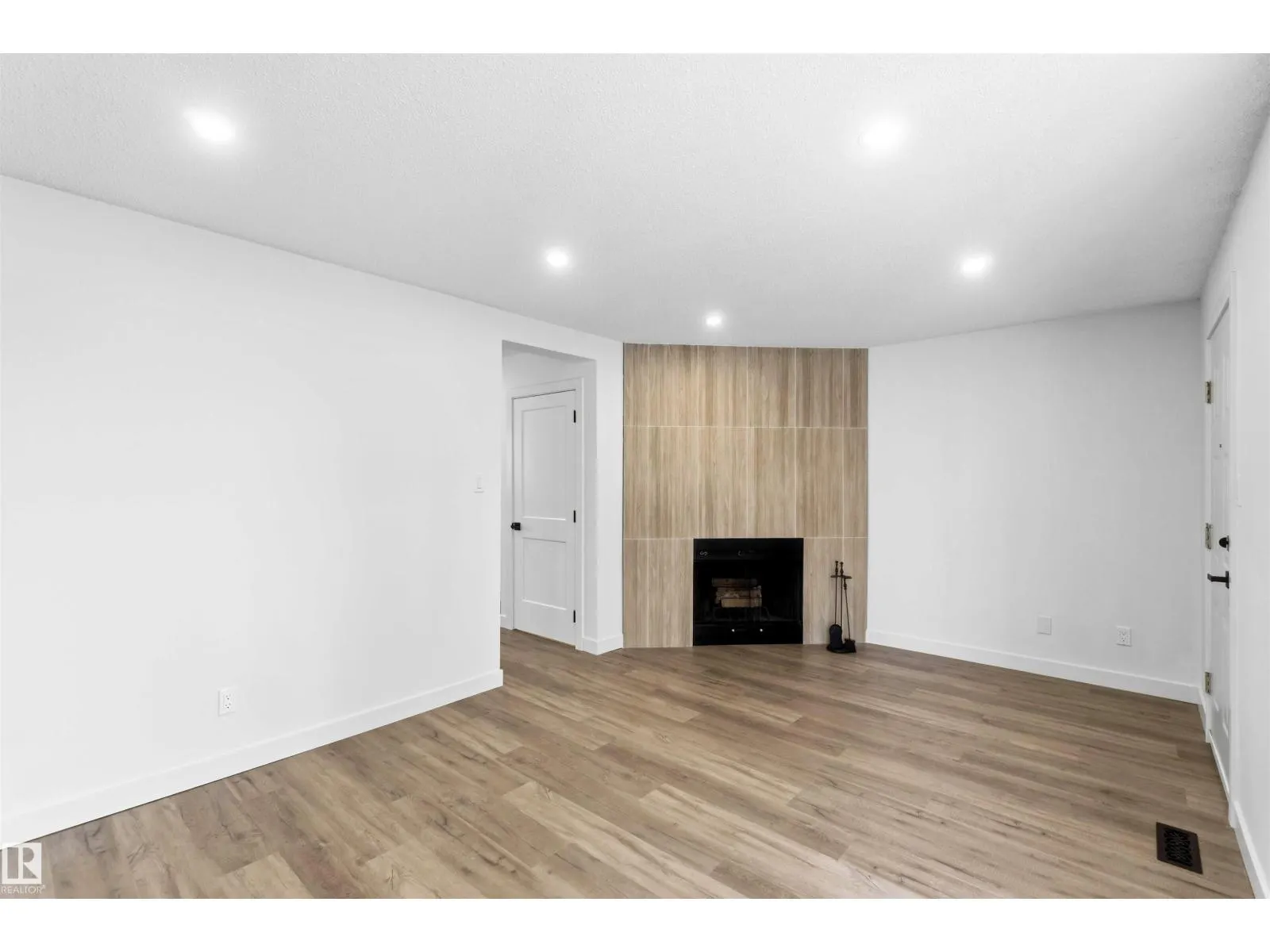 350 CLAREVIEW RD NW