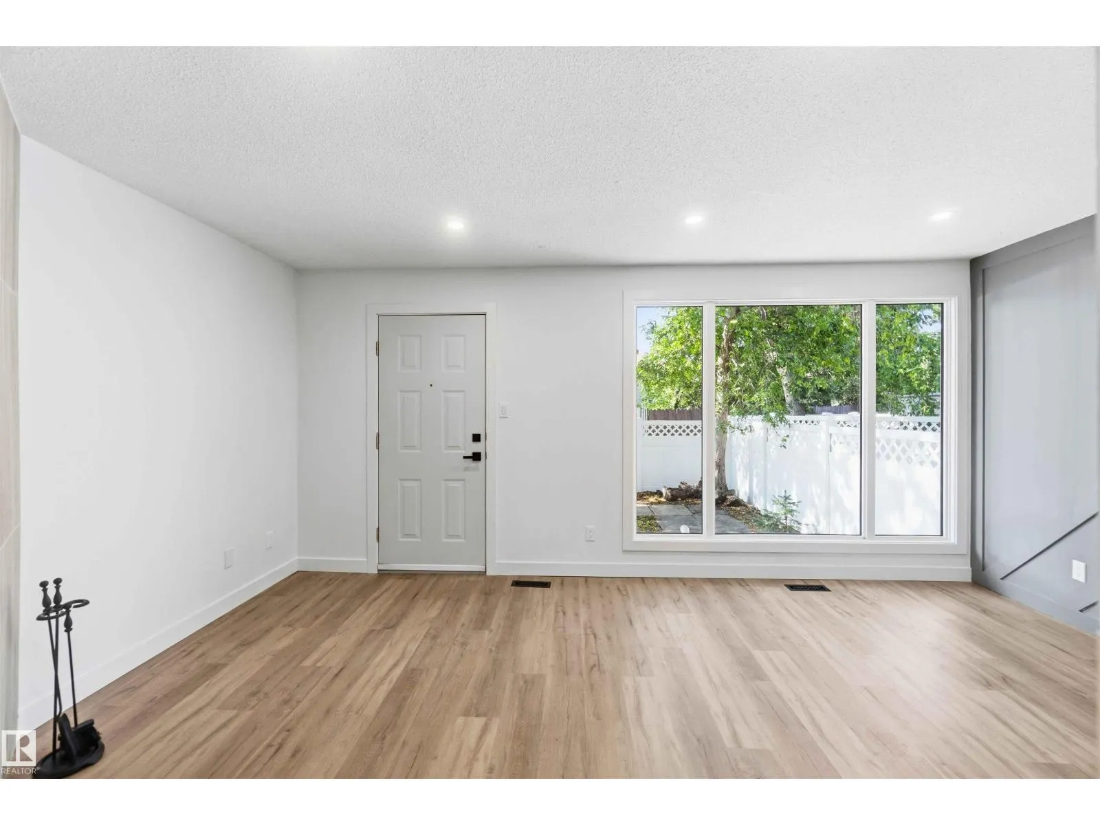 350 CLAREVIEW RD NW