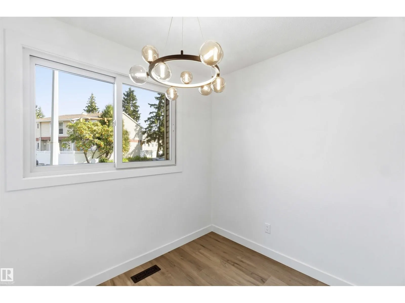 350 CLAREVIEW RD NW