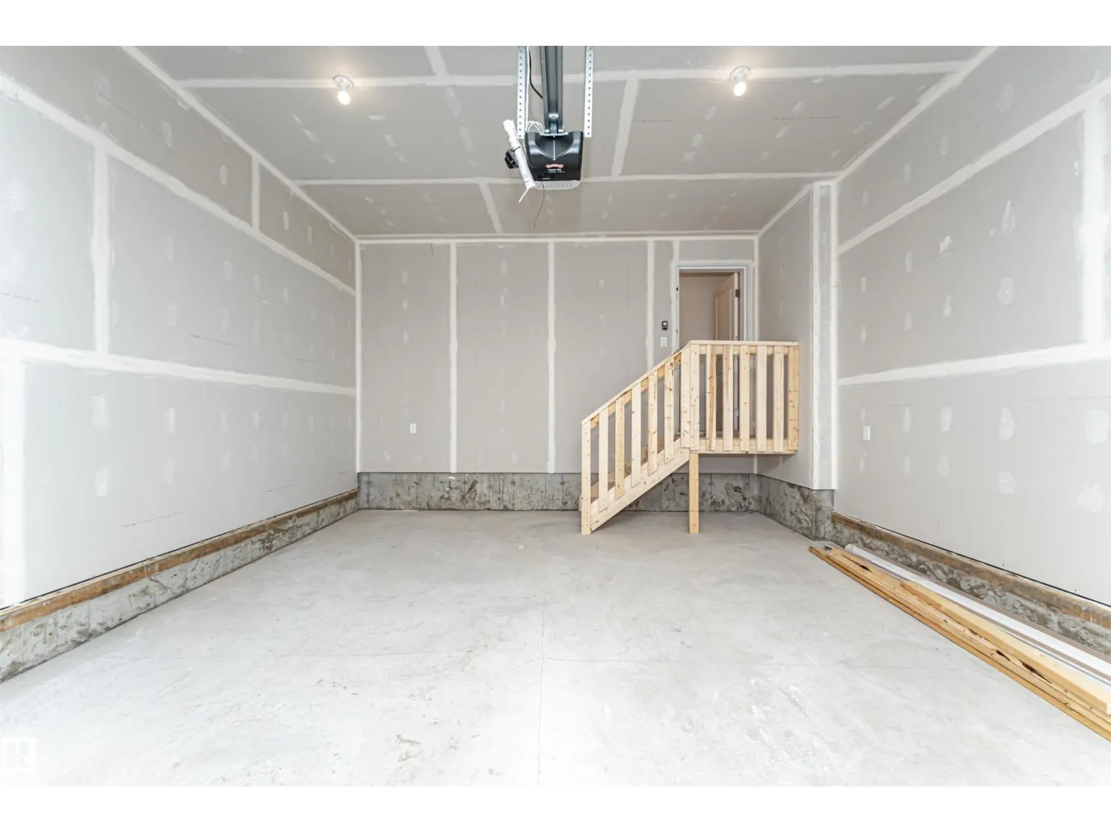 6276 180 AV NW