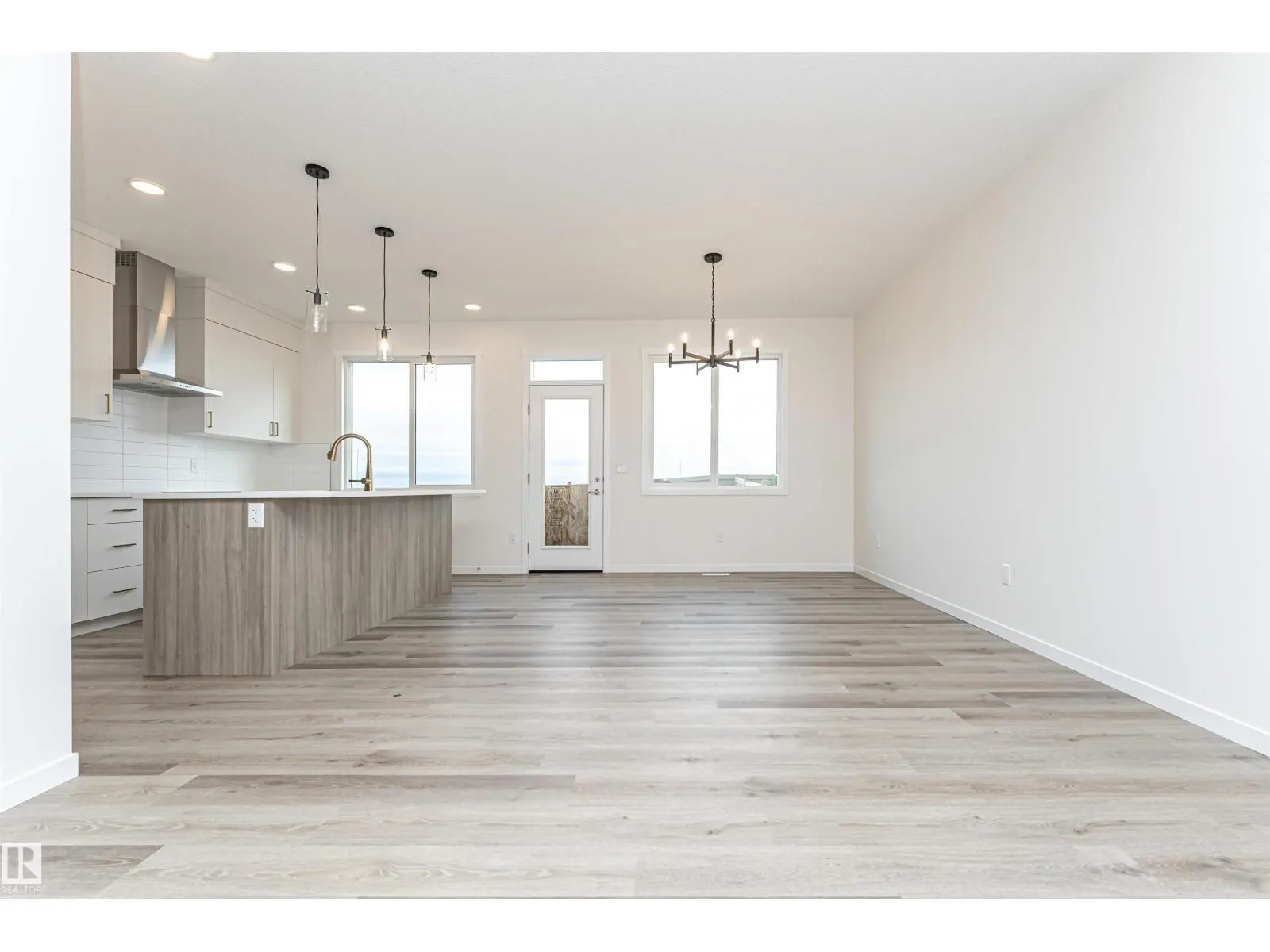 6276 180 AV NW