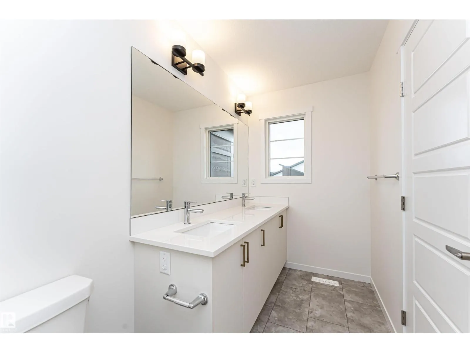 6276 180 AV NW