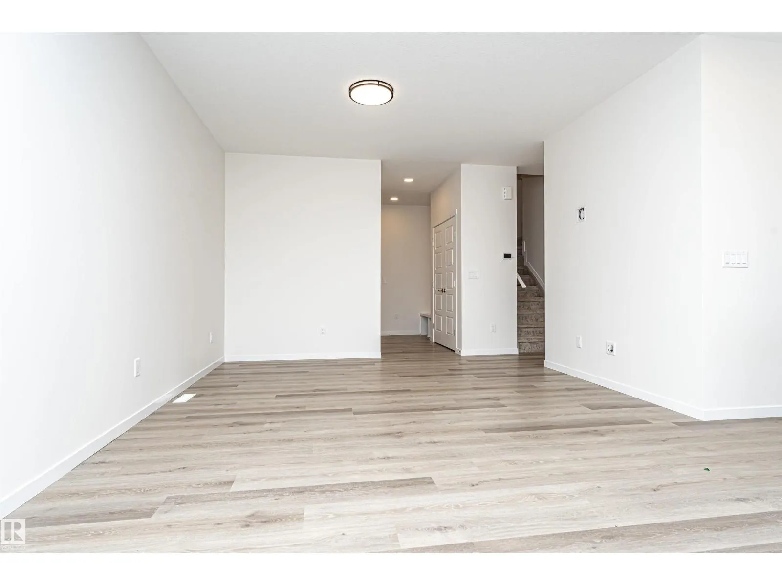 6276 180 AV NW