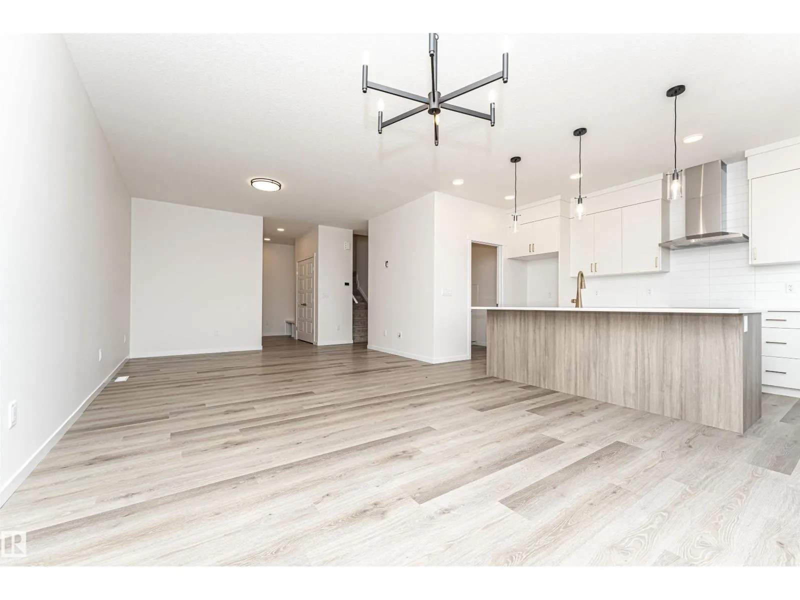 6276 180 AV NW