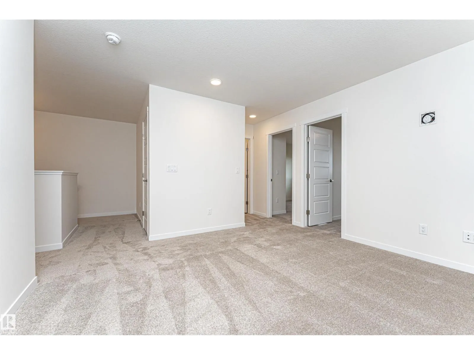 6276 180 AV NW
