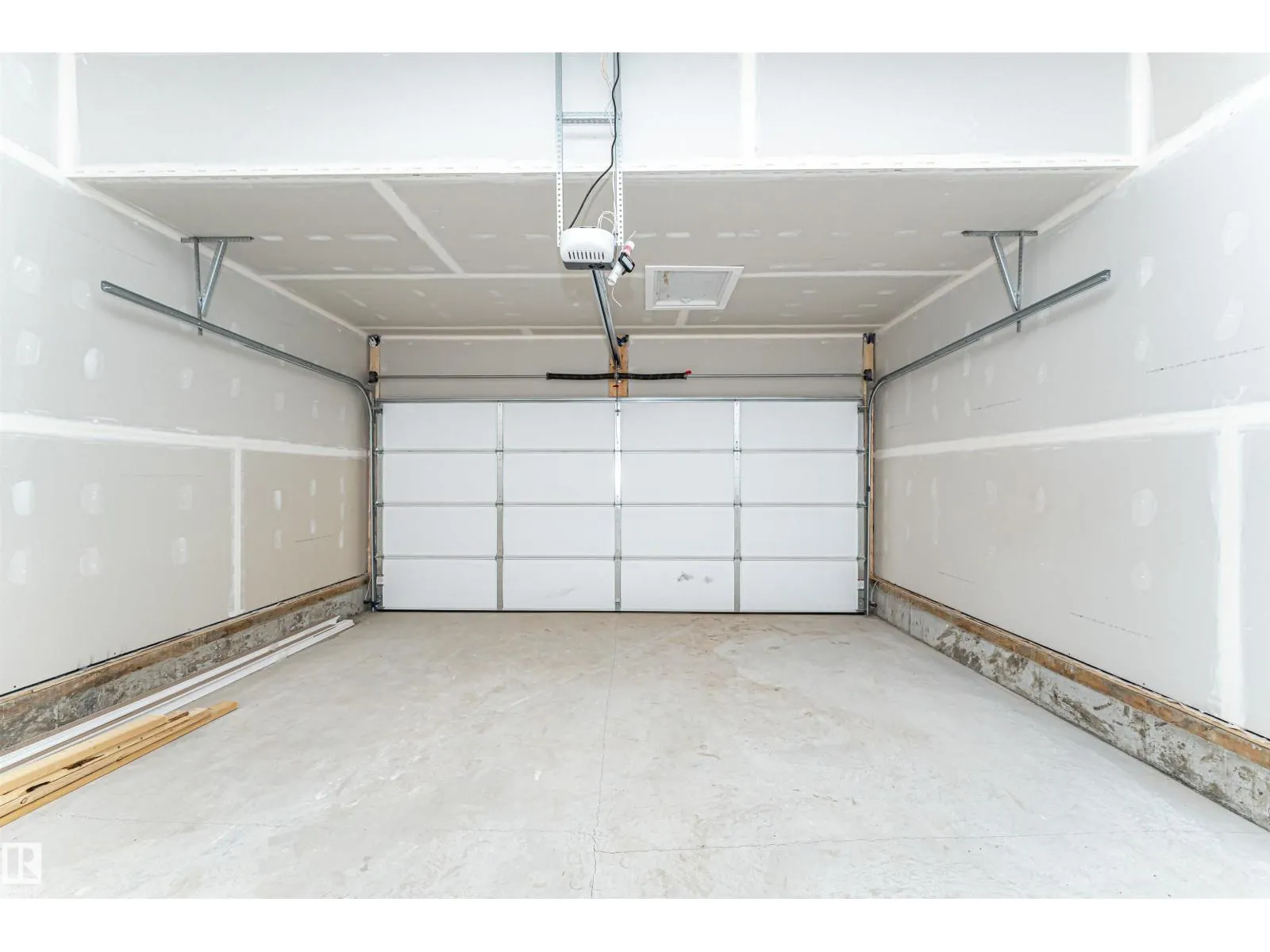 6276 180 AV NW