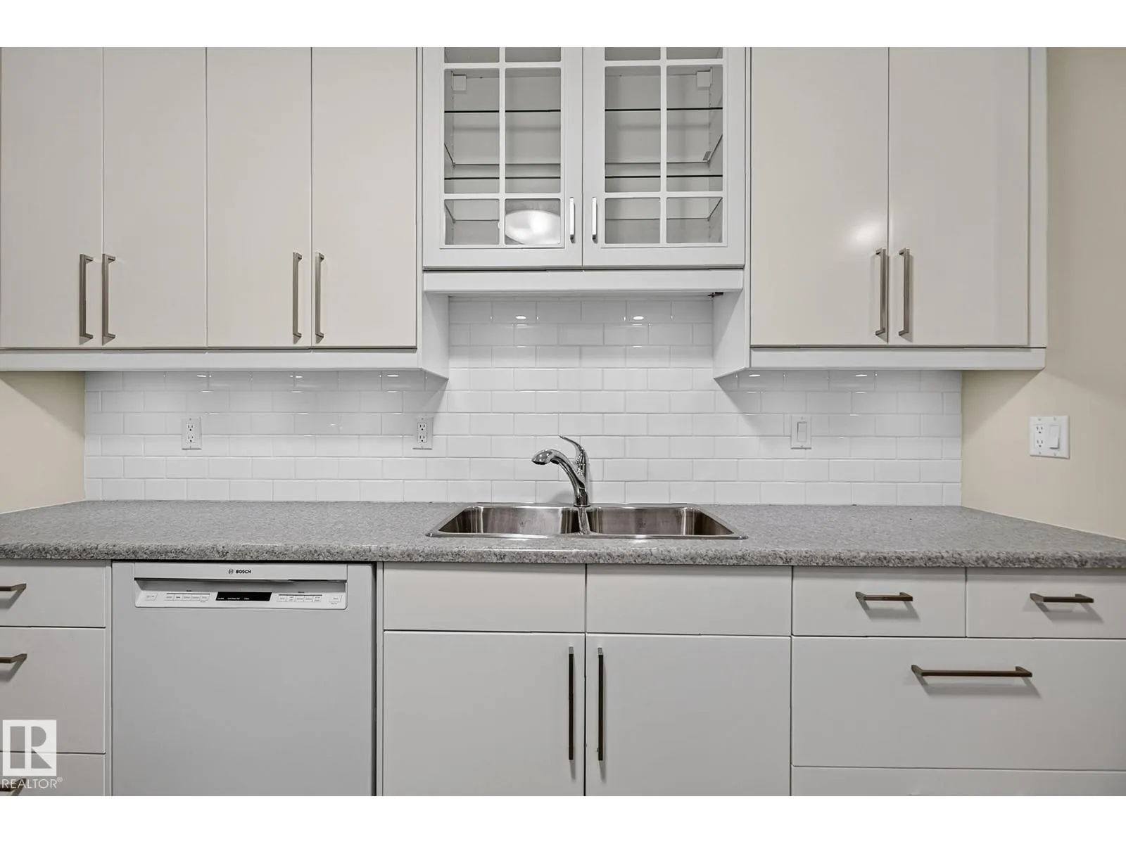#12 2115 118 ST NW