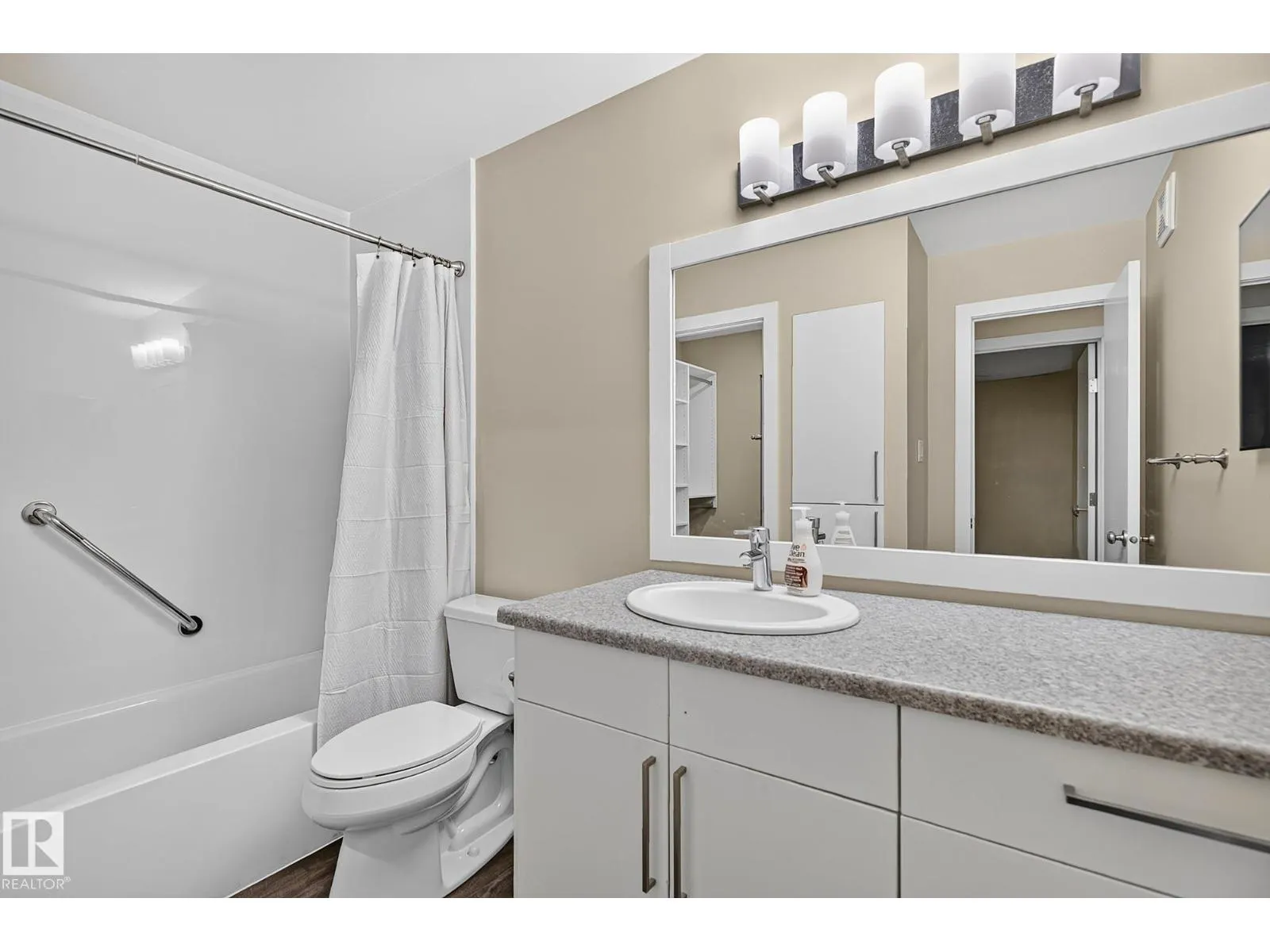 #12 2115 118 ST NW