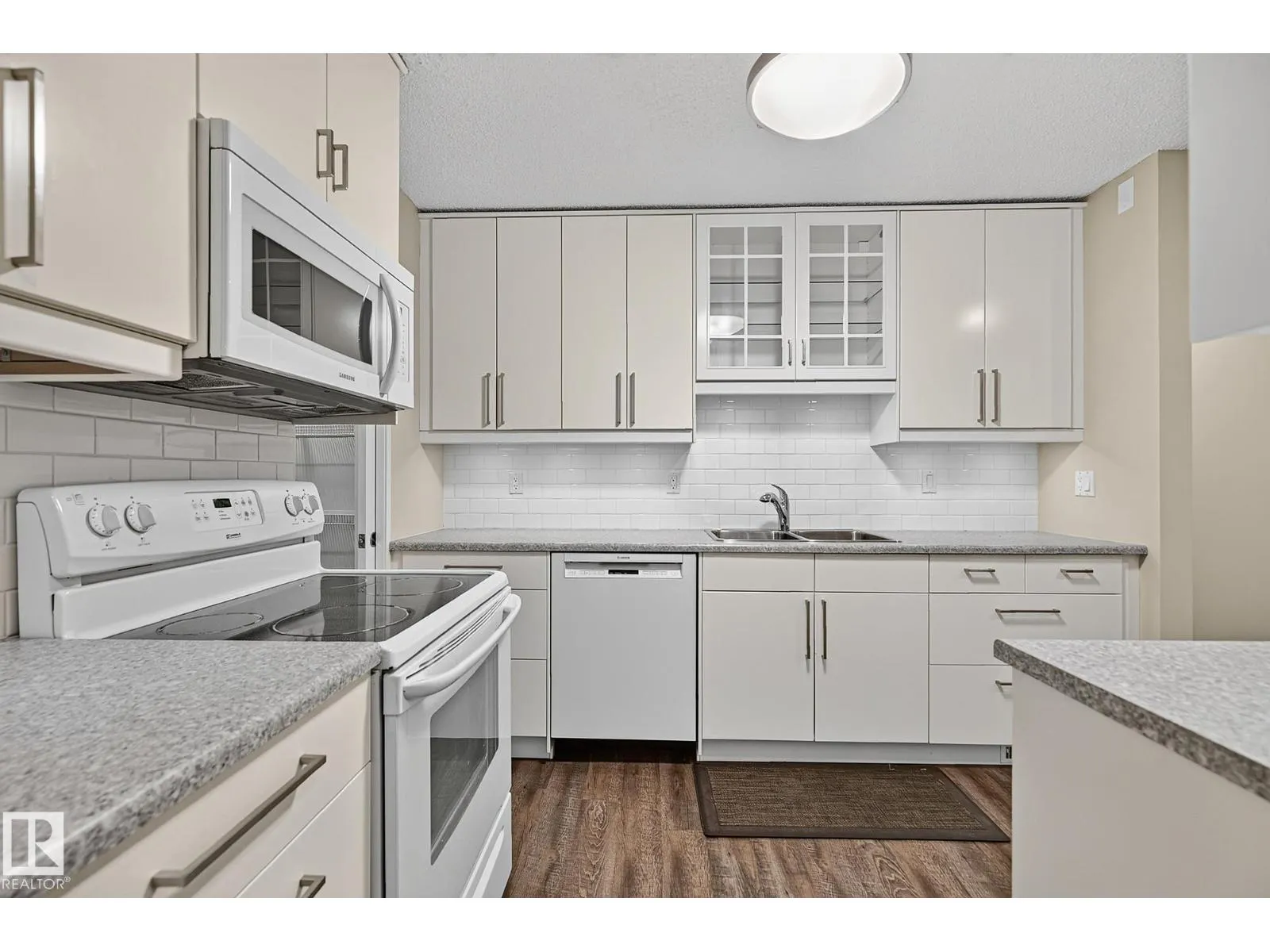 #12 2115 118 ST NW