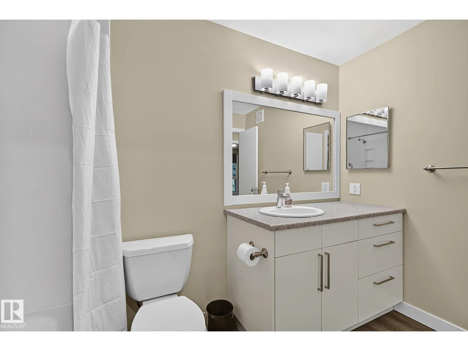 #12 2115 118 ST NW