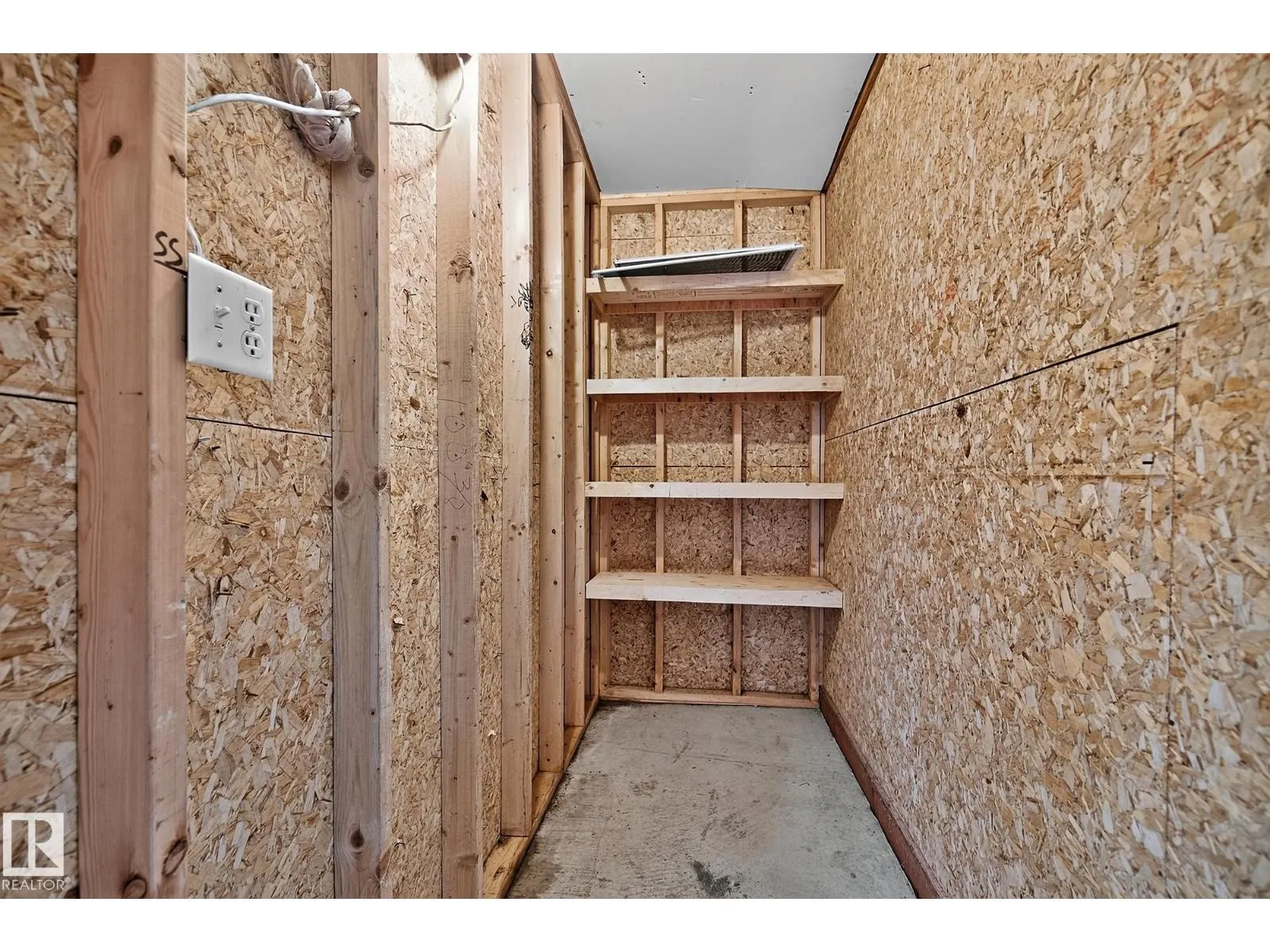 #12 2115 118 ST NW