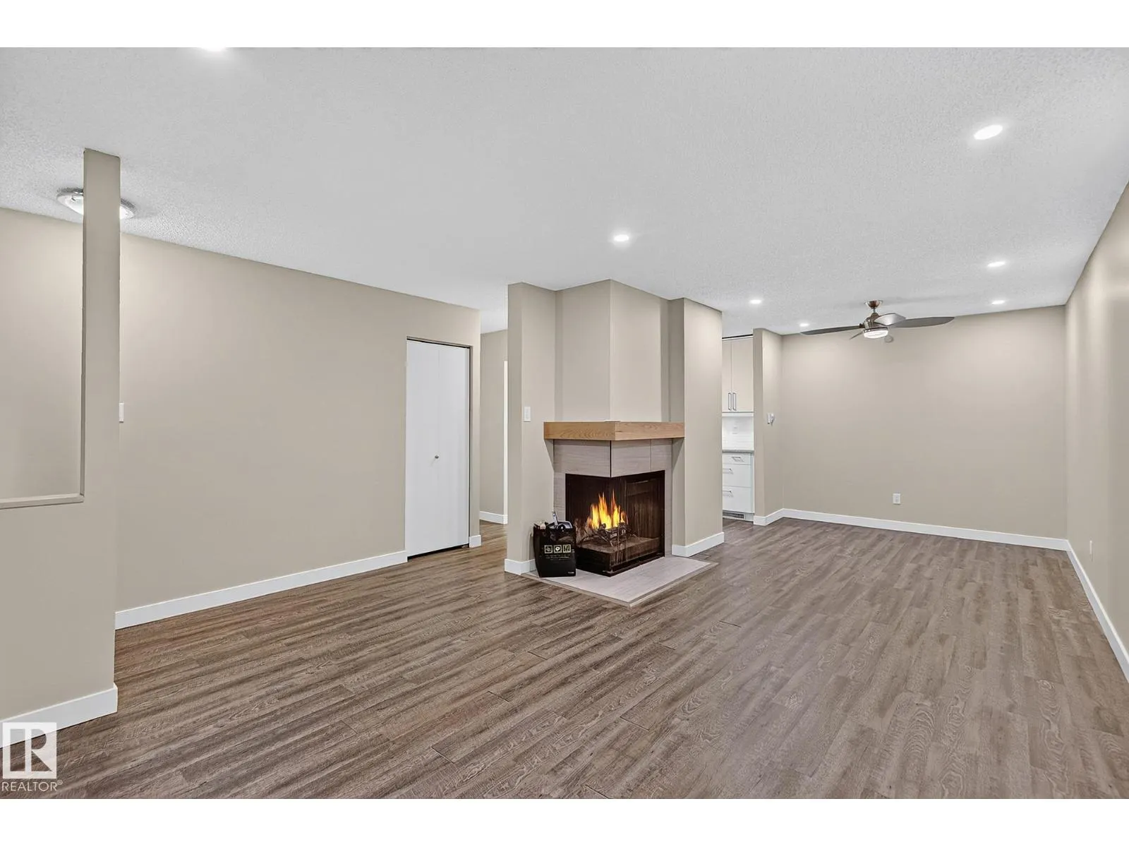 #12 2115 118 ST NW
