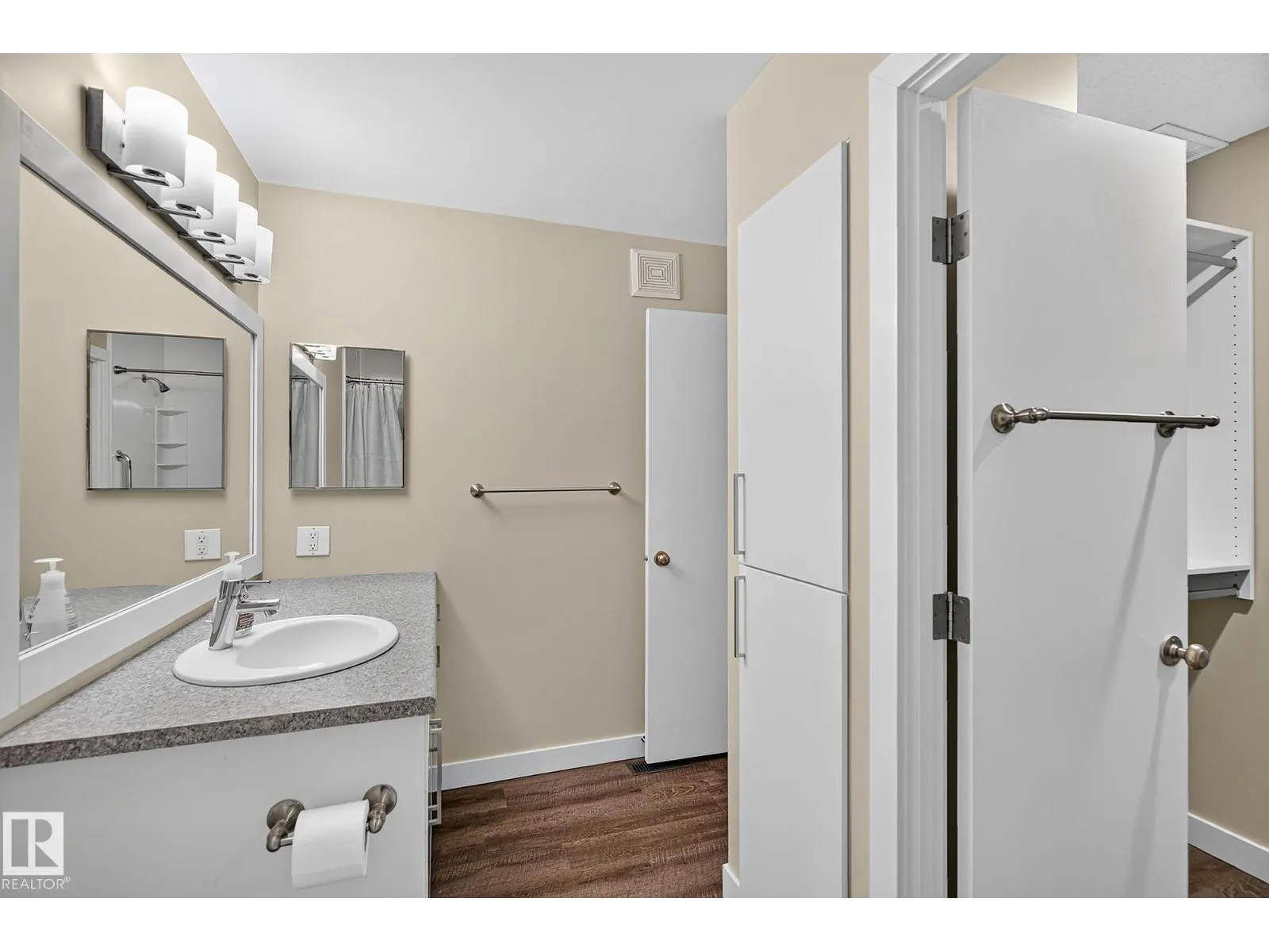 #12 2115 118 ST NW