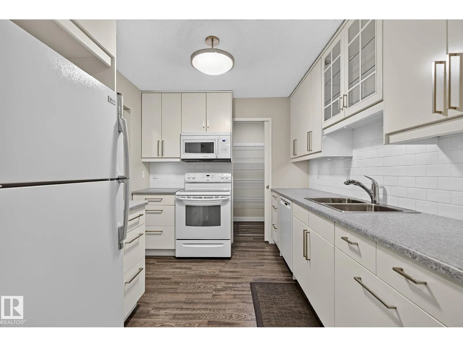 #12 2115 118 ST NW