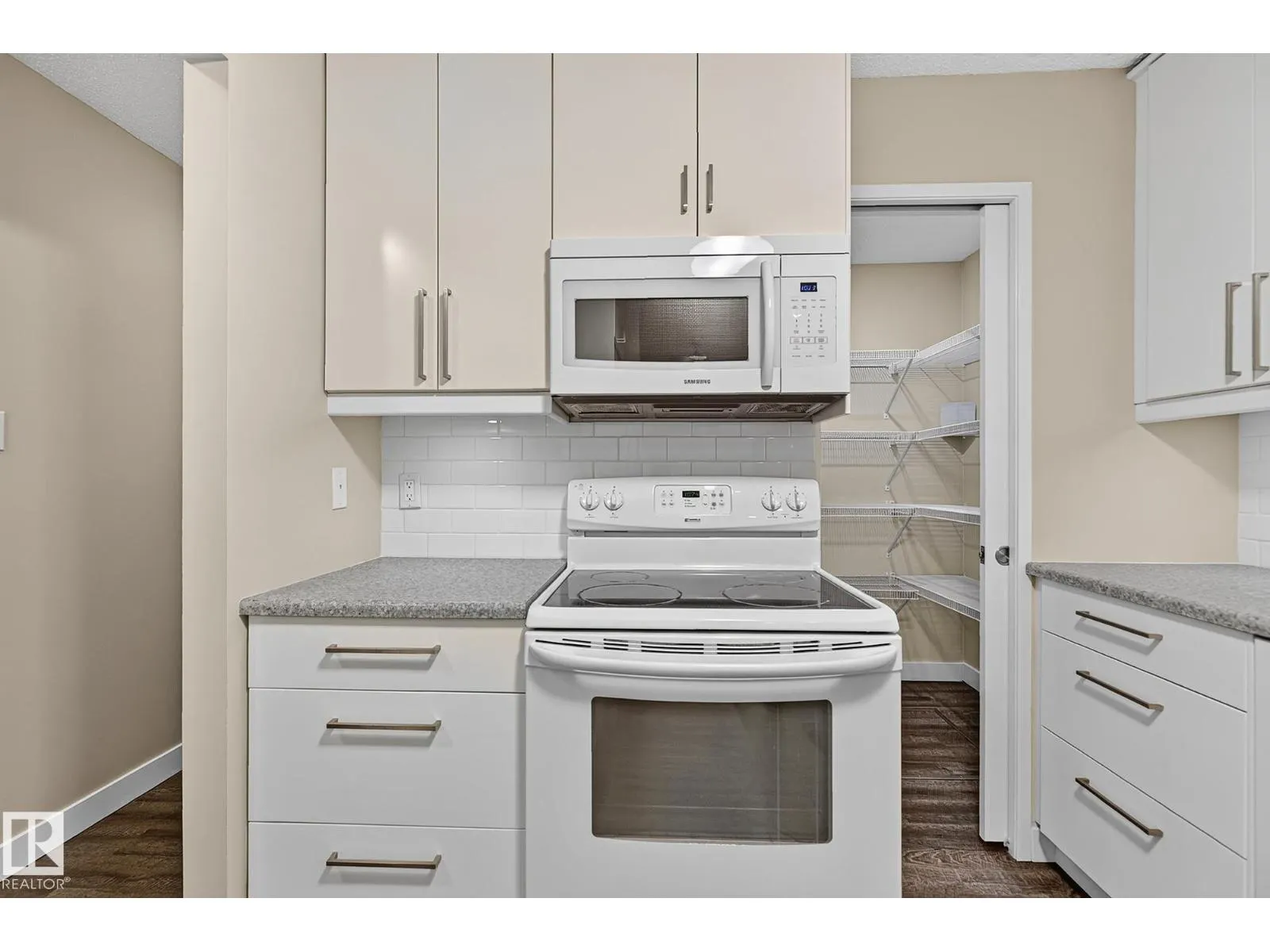 #12 2115 118 ST NW