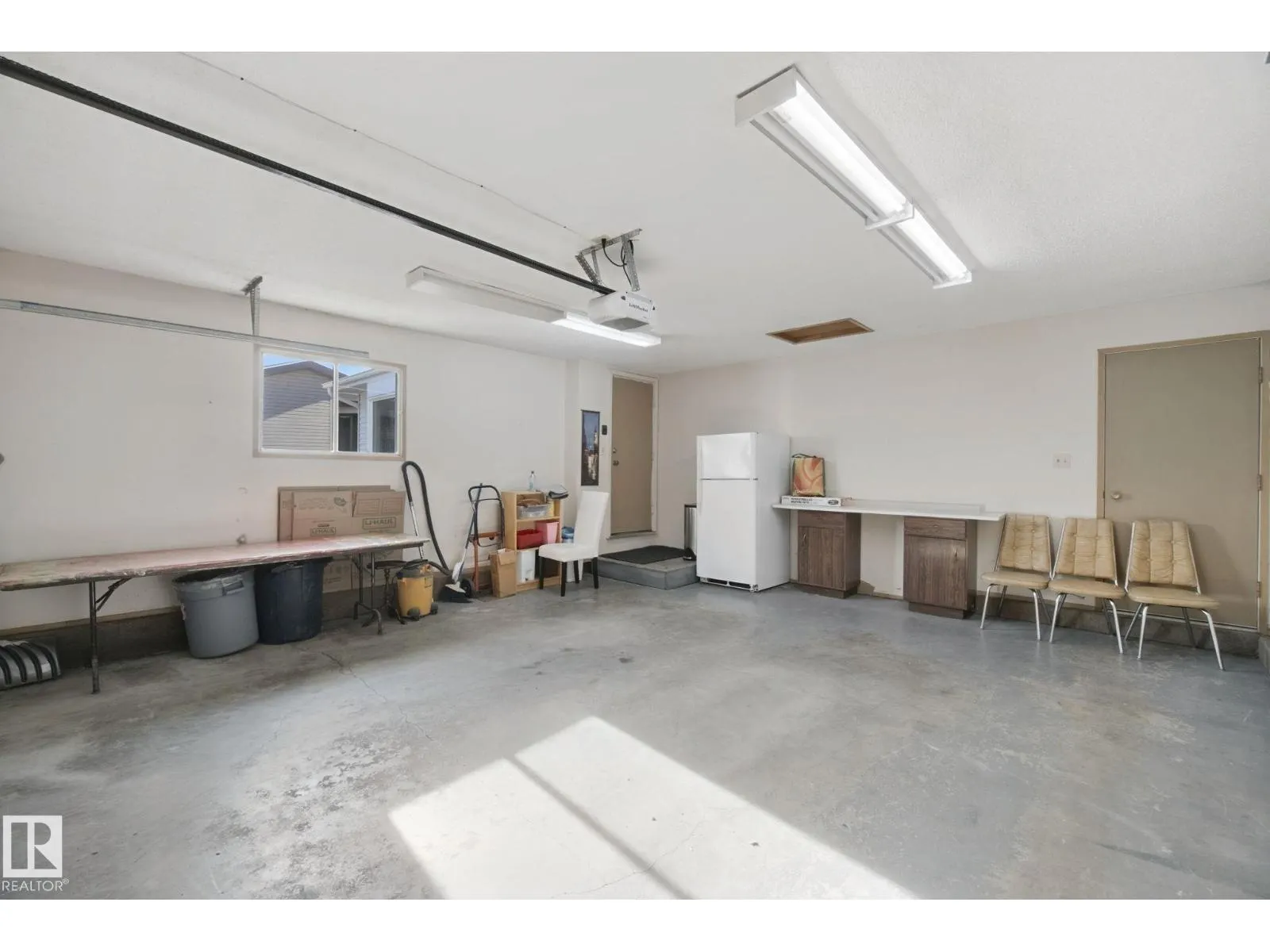 3355 145 AV NW