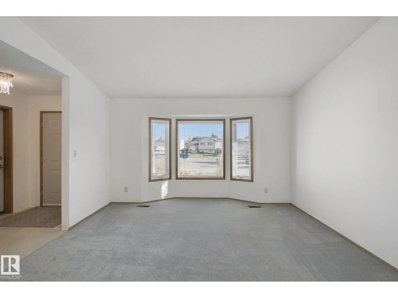 3355 145 AV NW