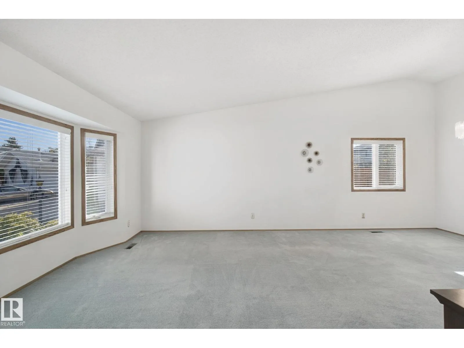 3355 145 AV NW
