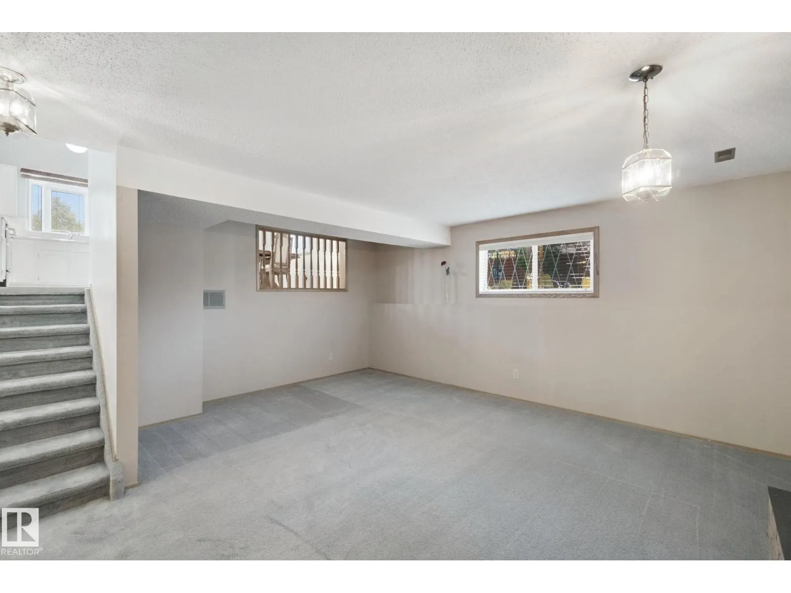 3355 145 AV NW