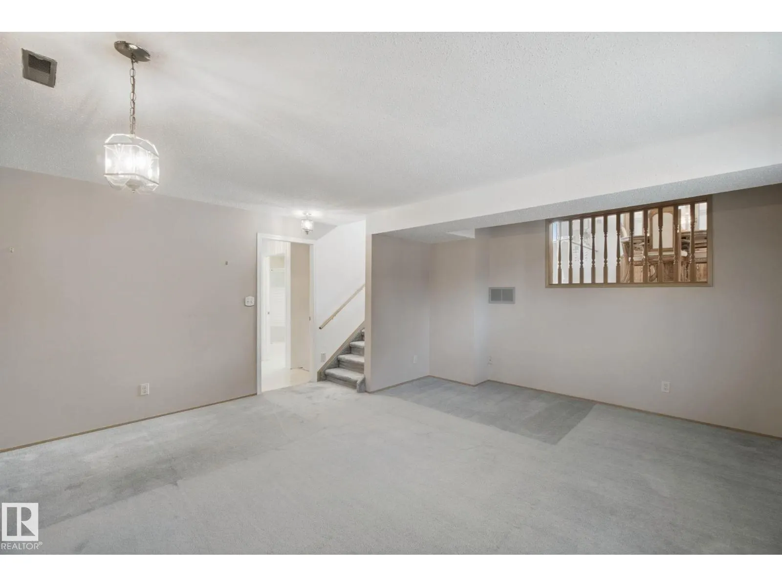 3355 145 AV NW