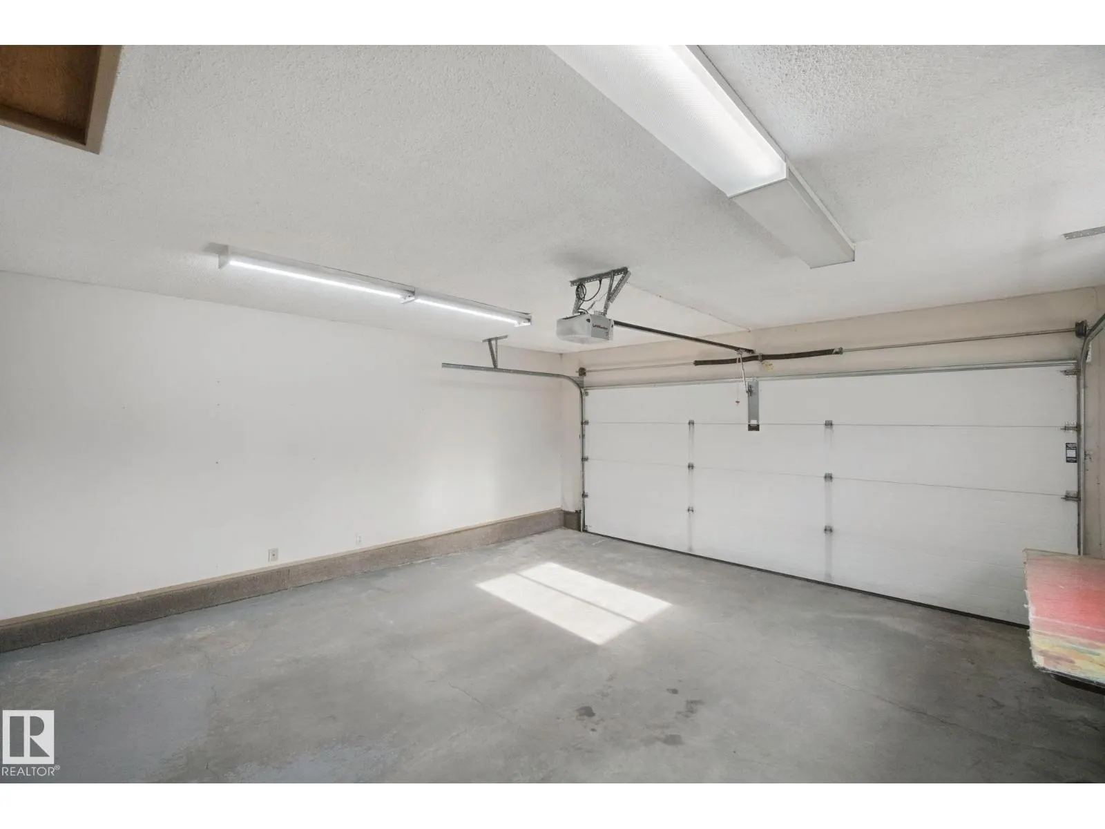 3355 145 AV NW