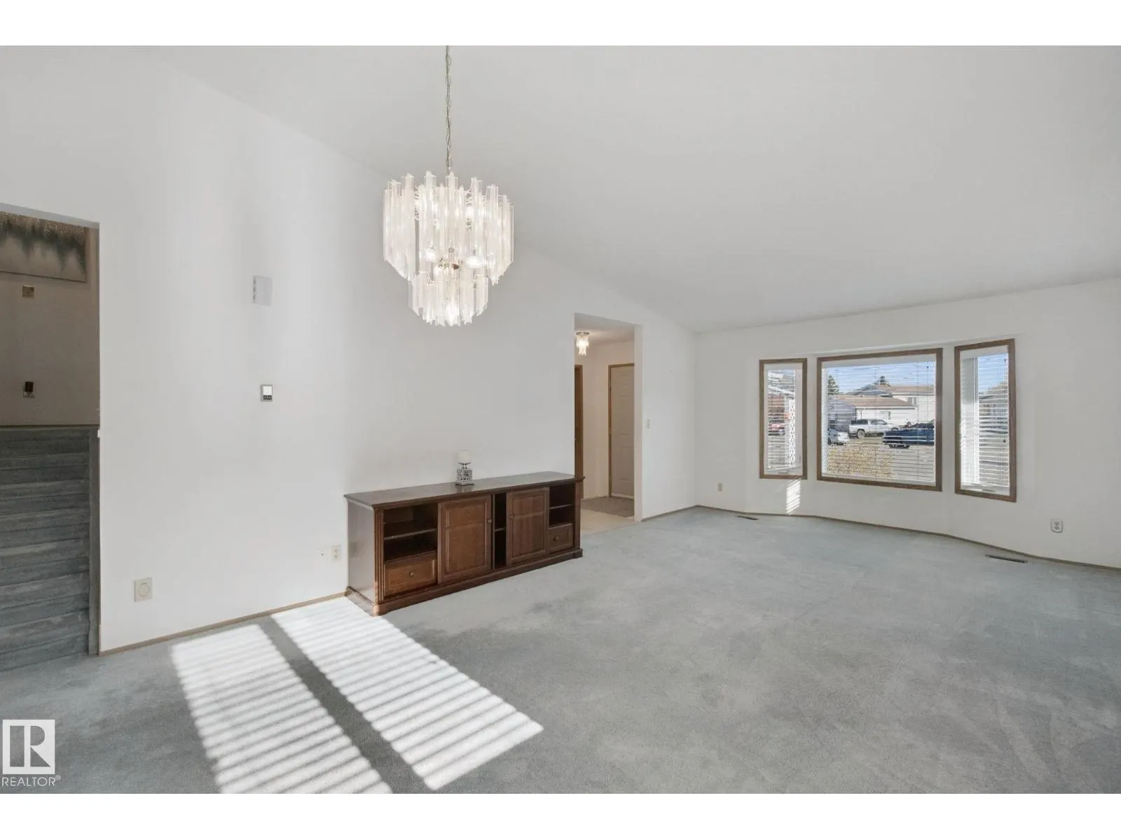 3355 145 AV NW