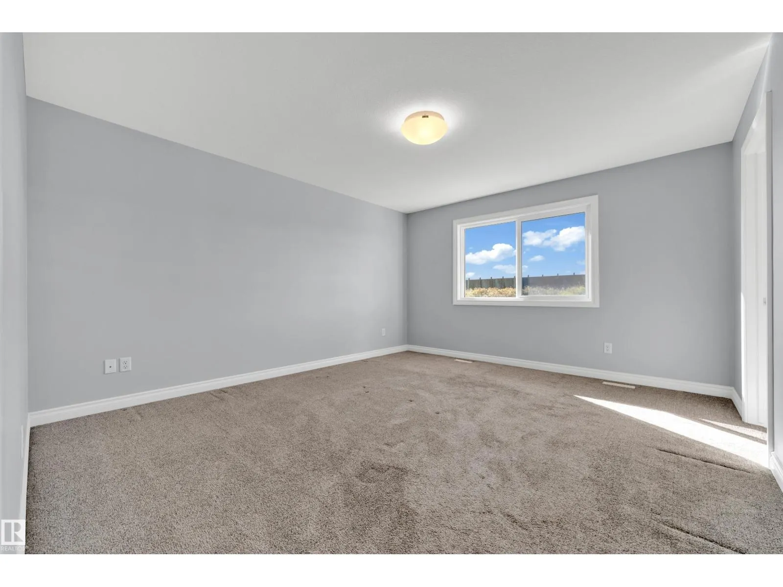 4359 126 AV NW