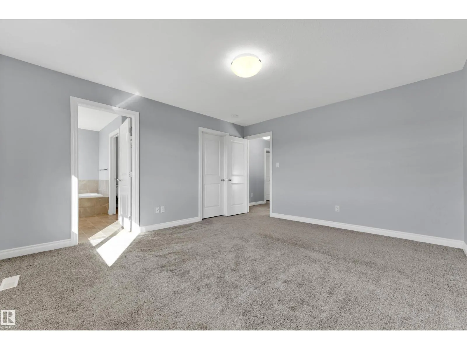 4359 126 AV NW