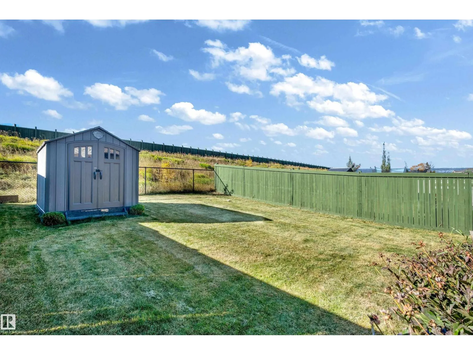 4359 126 AV NW