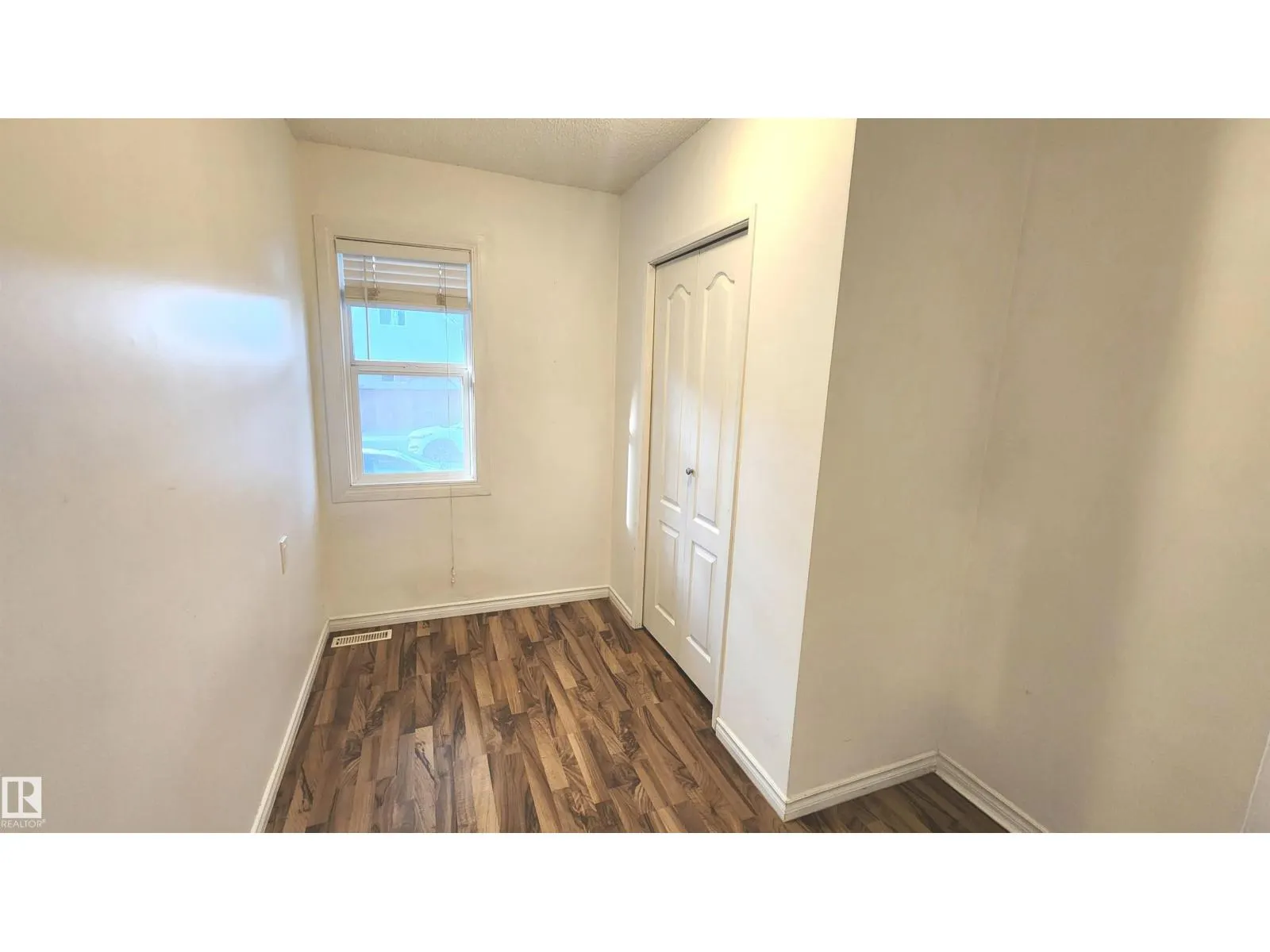 9359 92 ST NW