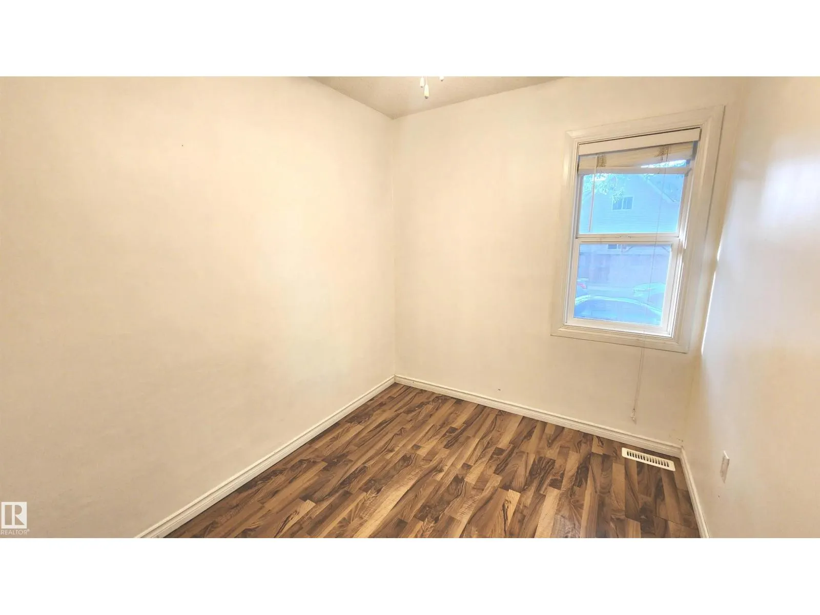 9359 92 ST NW