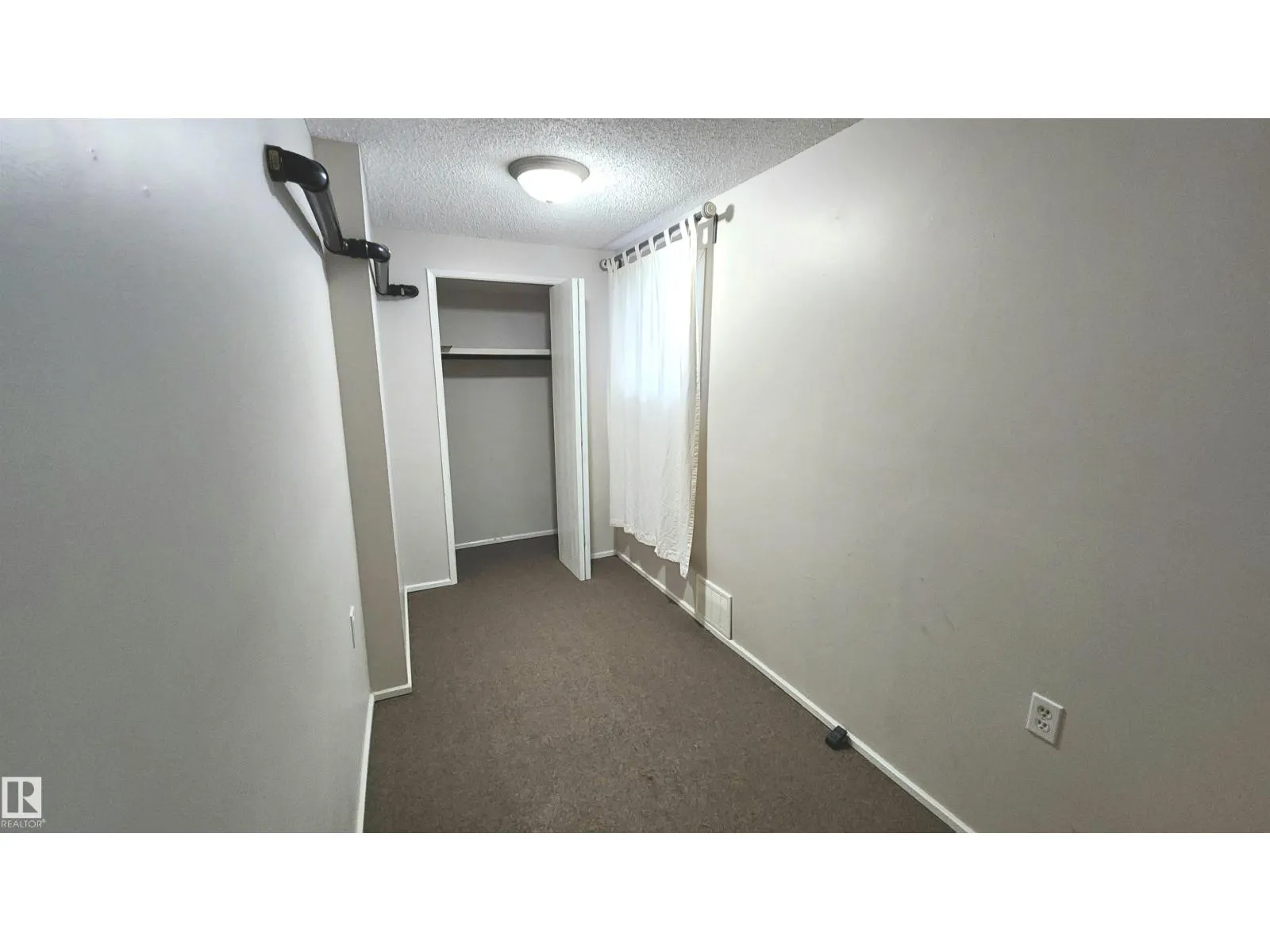 9359 92 ST NW