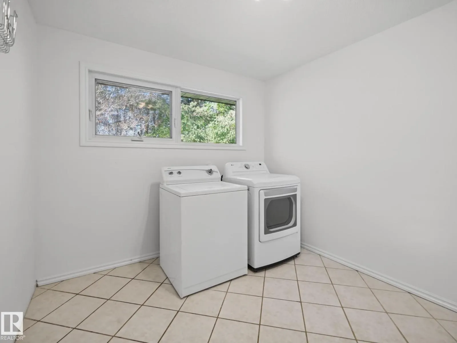 21110 89 AV SW SW