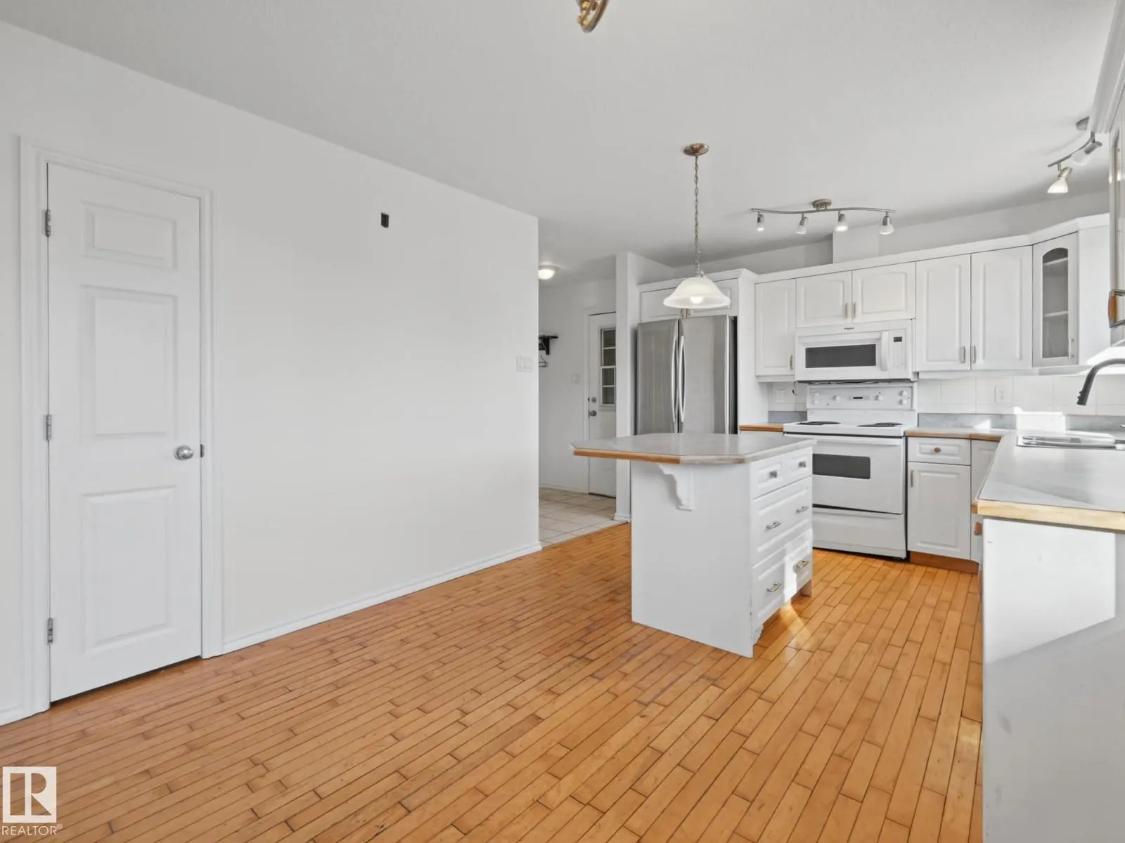 21110 89 AV SW SW