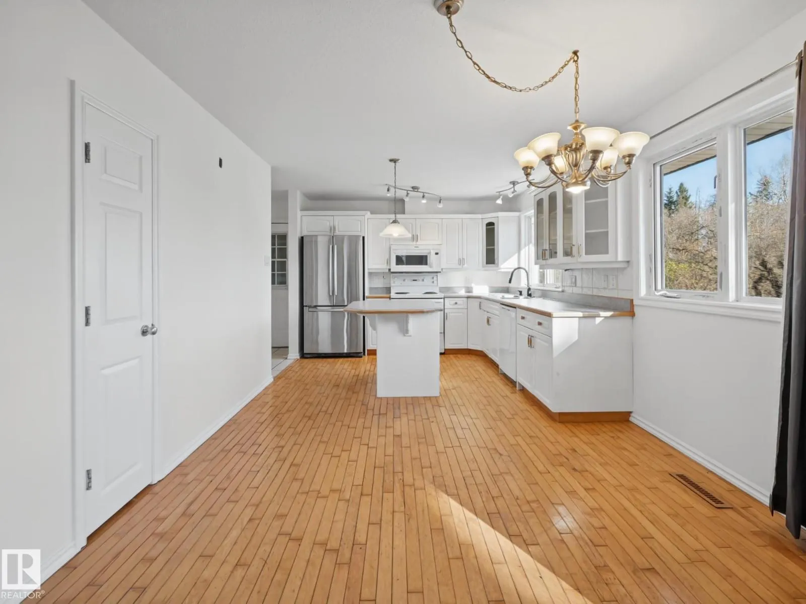 21110 89 AV SW SW