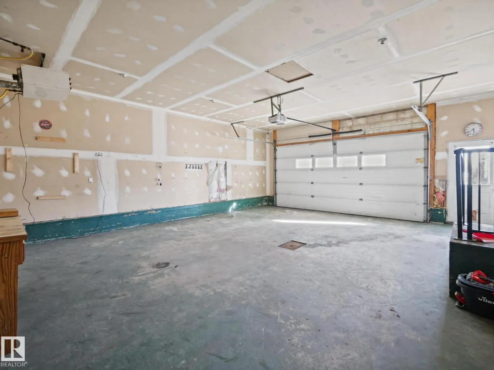 21110 89 AV SW SW