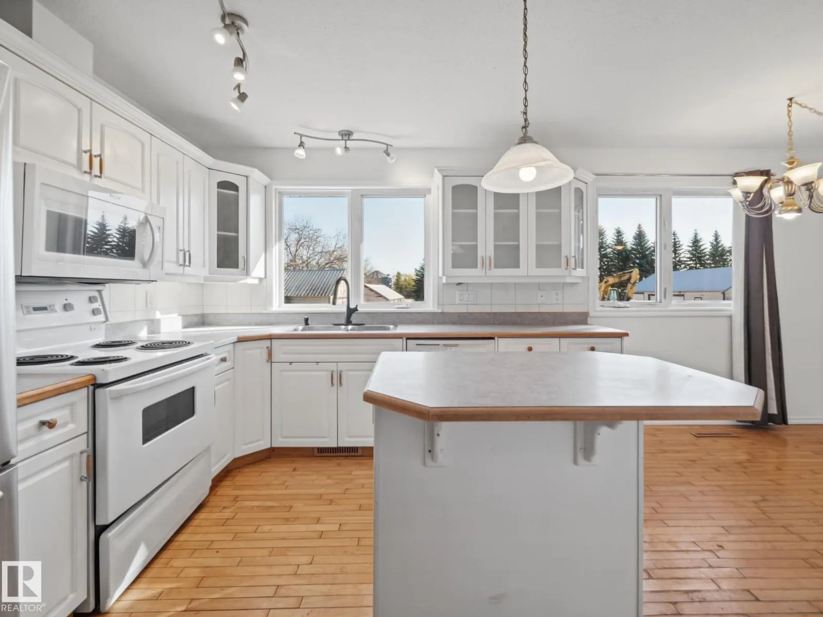 21110 89 AV SW SW