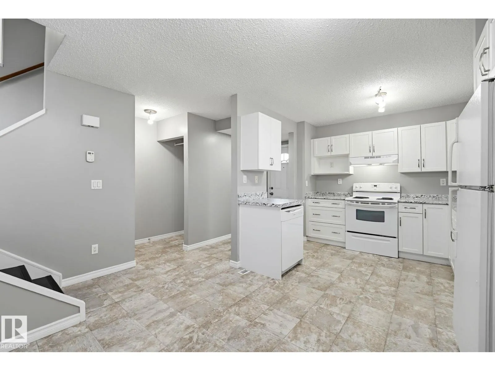 5656 19A AV NW