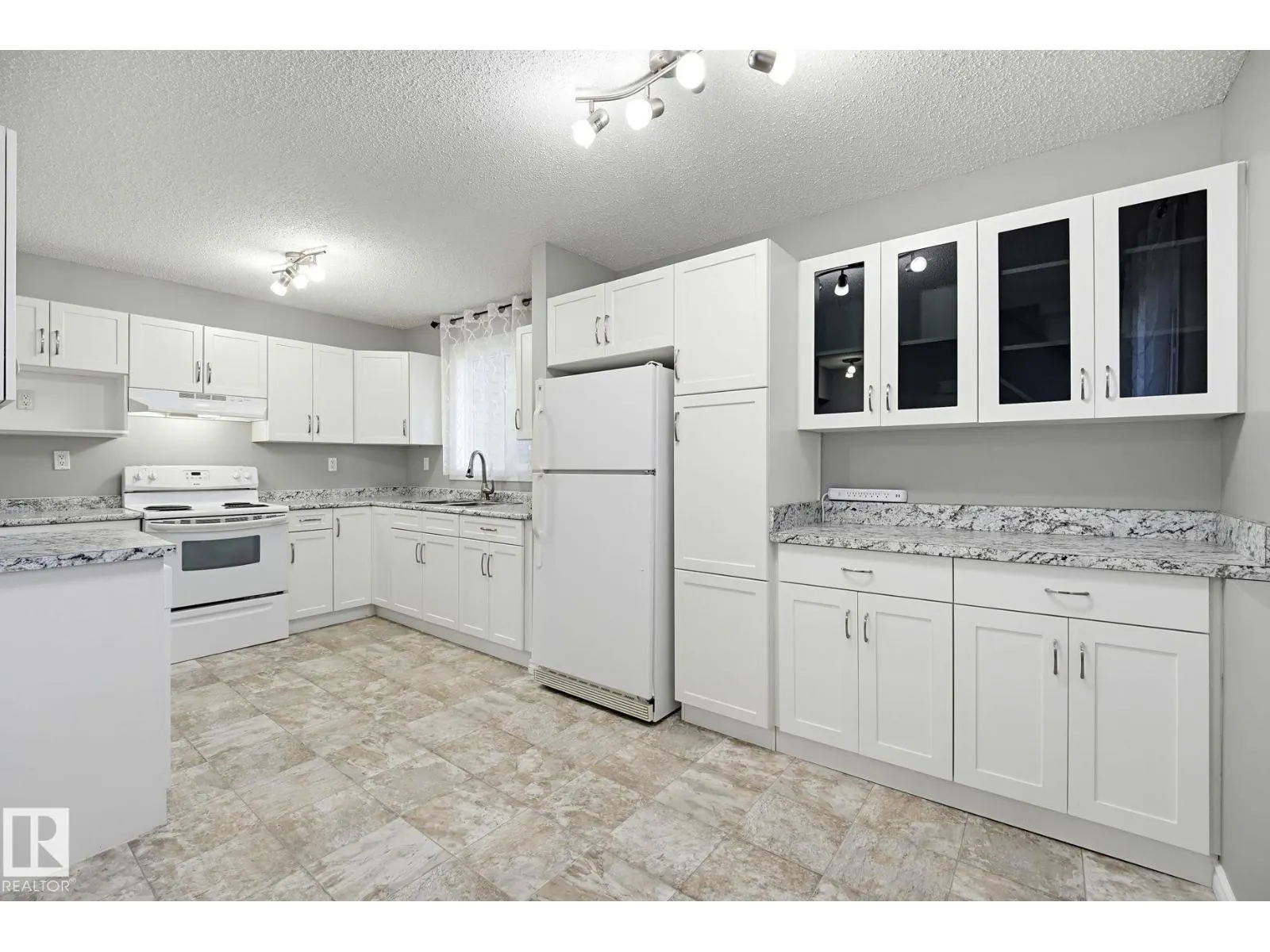 5656 19A AV NW