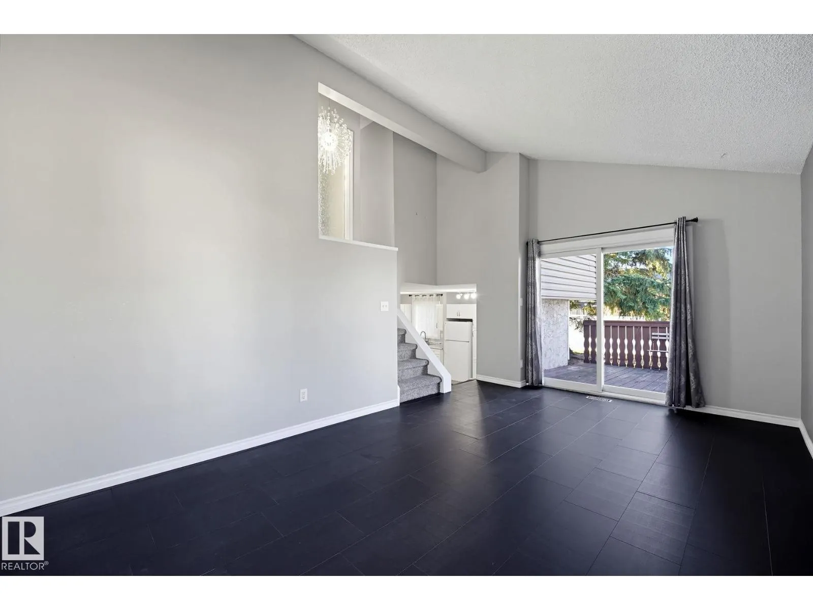 5656 19A AV NW