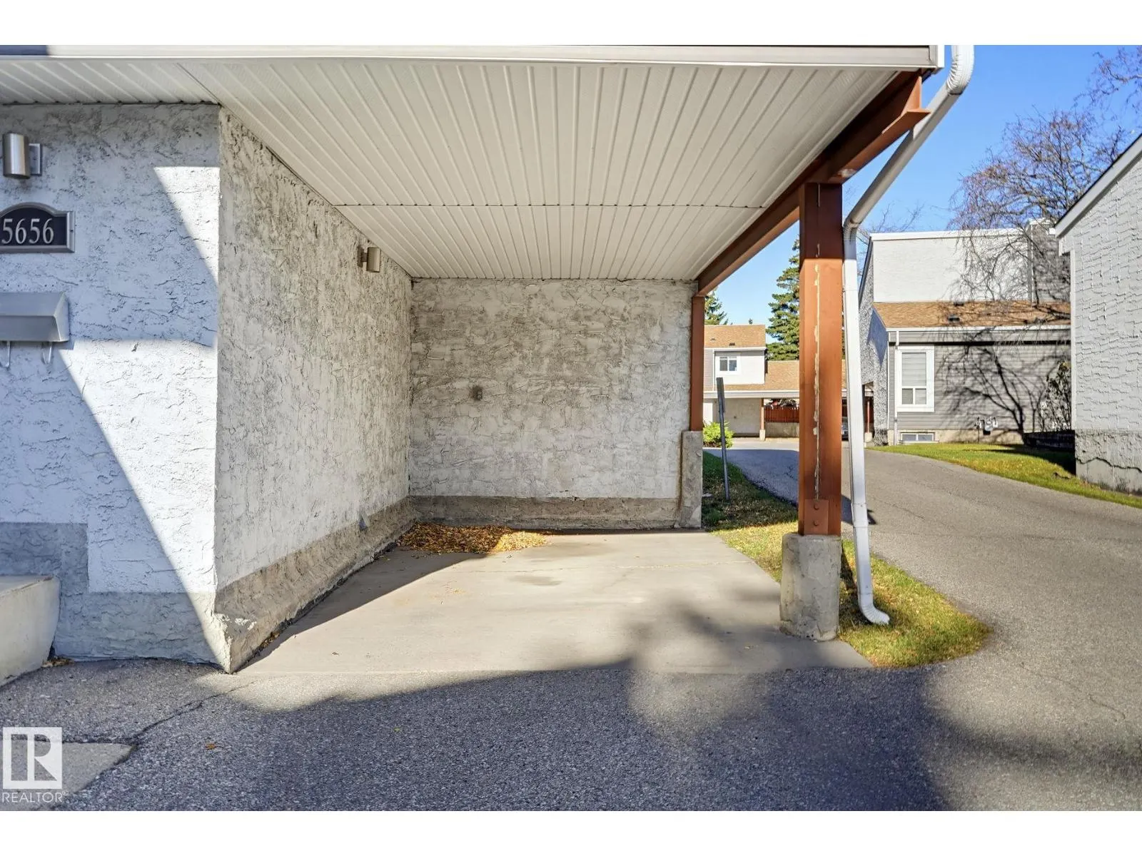 5656 19A AV NW
