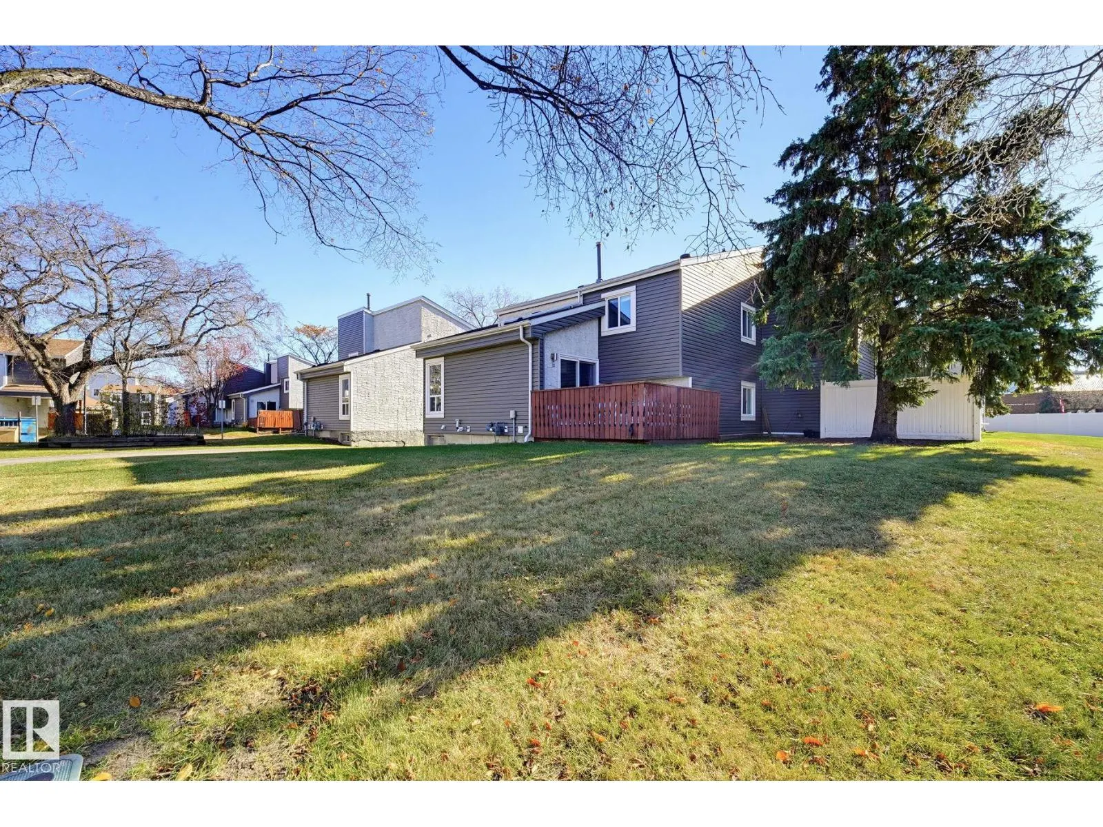 5656 19A AV NW