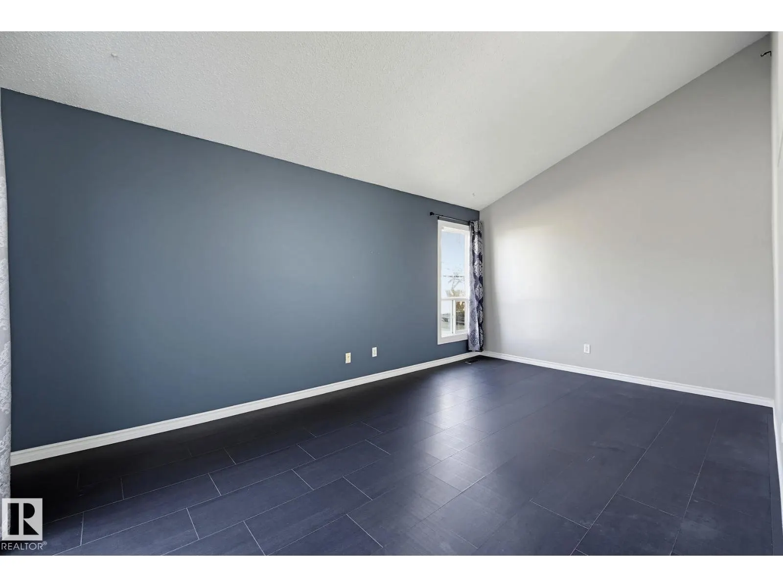 5656 19A AV NW