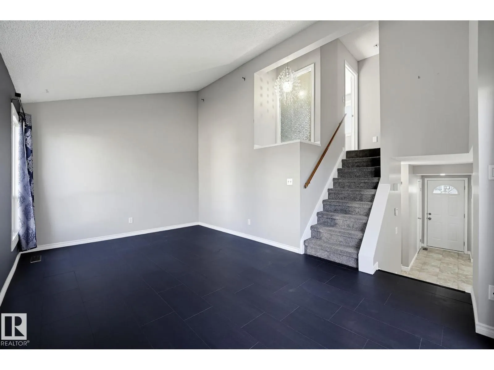 5656 19A AV NW