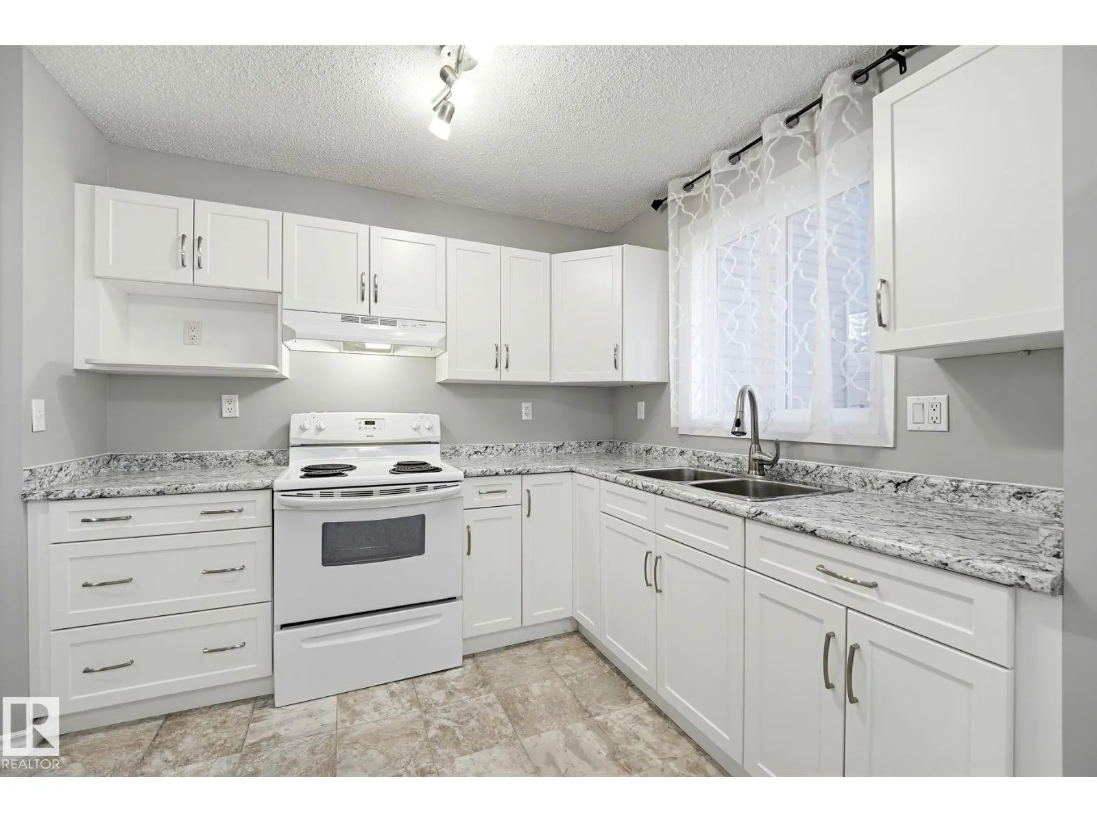 5656 19A AV NW