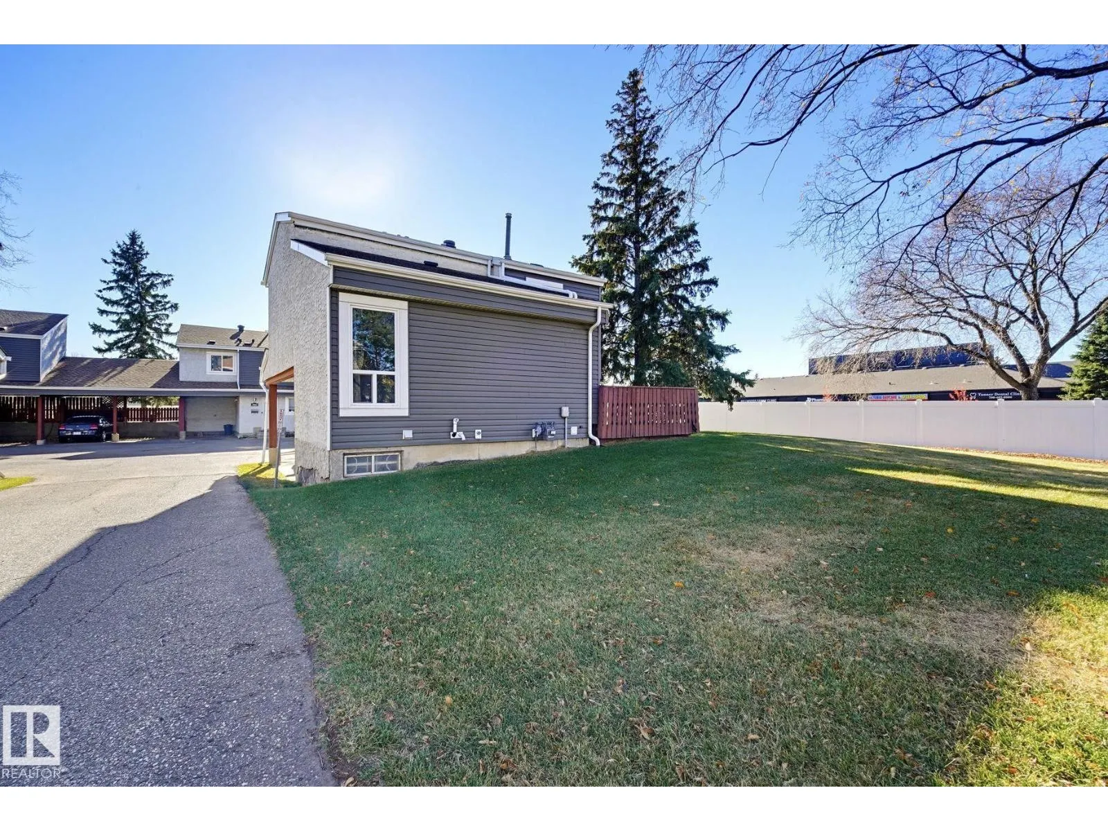 5656 19A AV NW