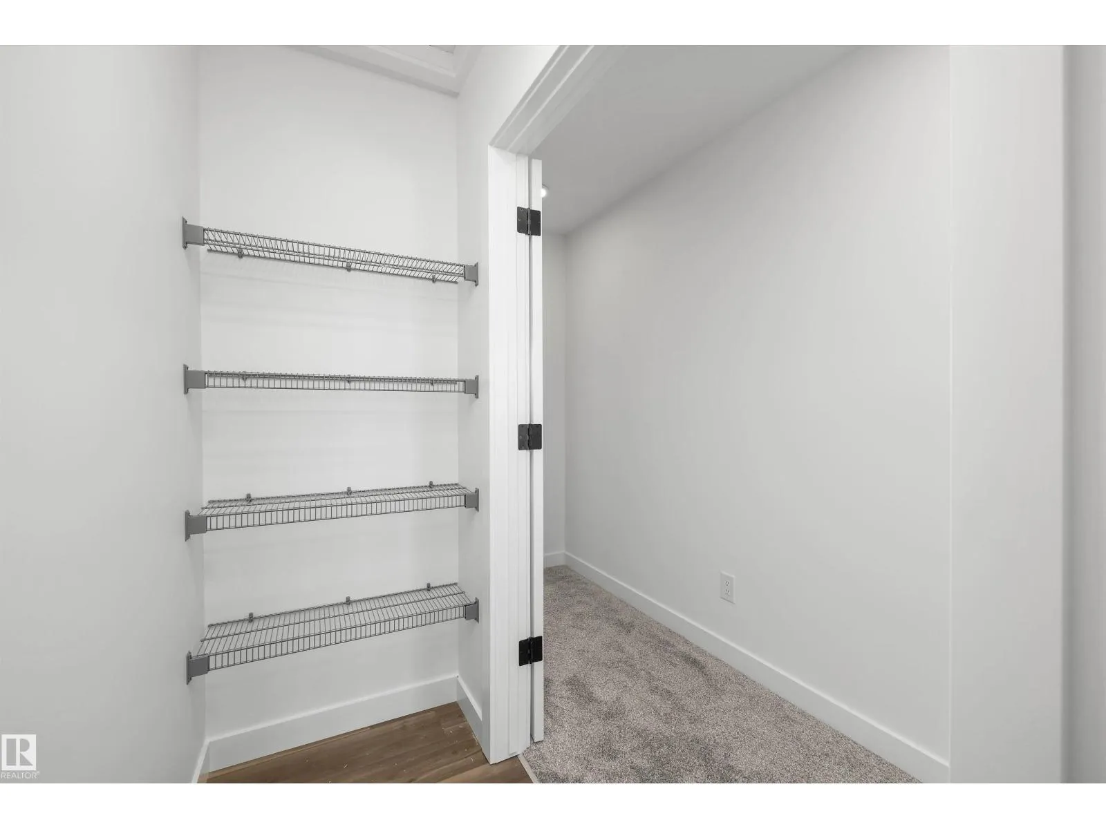 819 16 AV NW